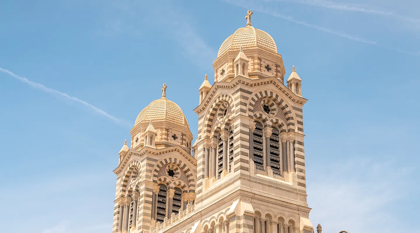 Hôtel Soléo Prado situé avenue du Prado à Marseille, proche du Vélodrome.