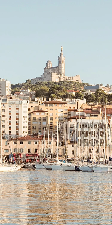 Vue sur le Vieux-Port de Marseille depuis l’Hôtel Soléo Prado.
