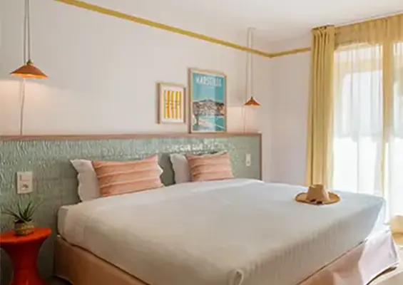 Soléo Prado, chambre de studio à Marseille, espace confortable dans le quartier Prado près de la place Castellane.