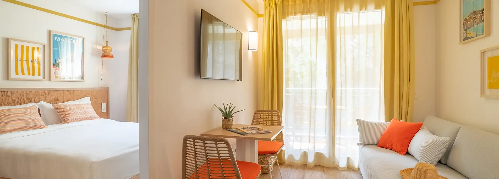 Chambre d’hôtel Soléo Prado à Marseille, dans le quartier Prado, idéale pour se reposer après une journée en ville.