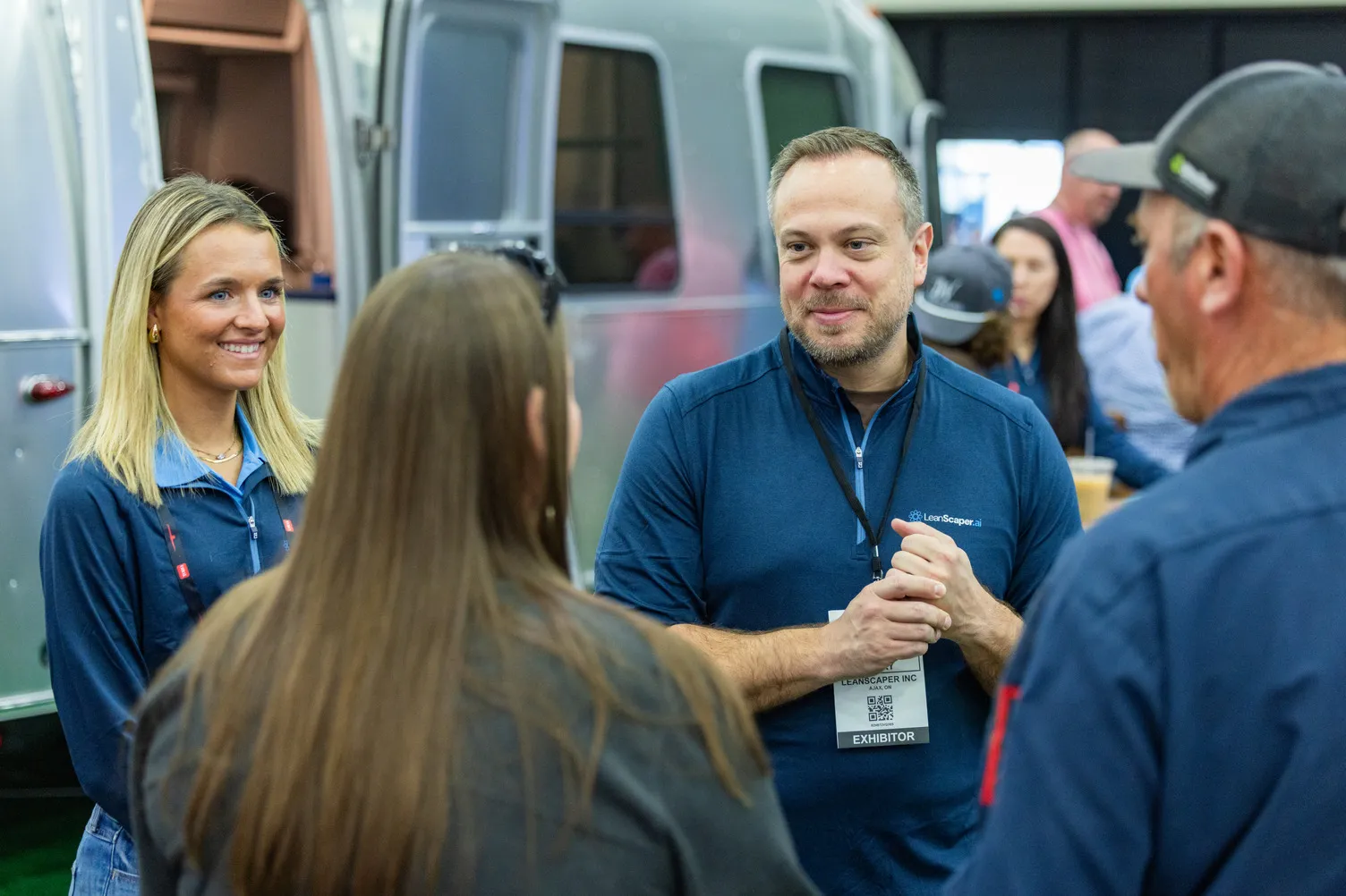 A LeanScaper Guide talking with visitors at the booth