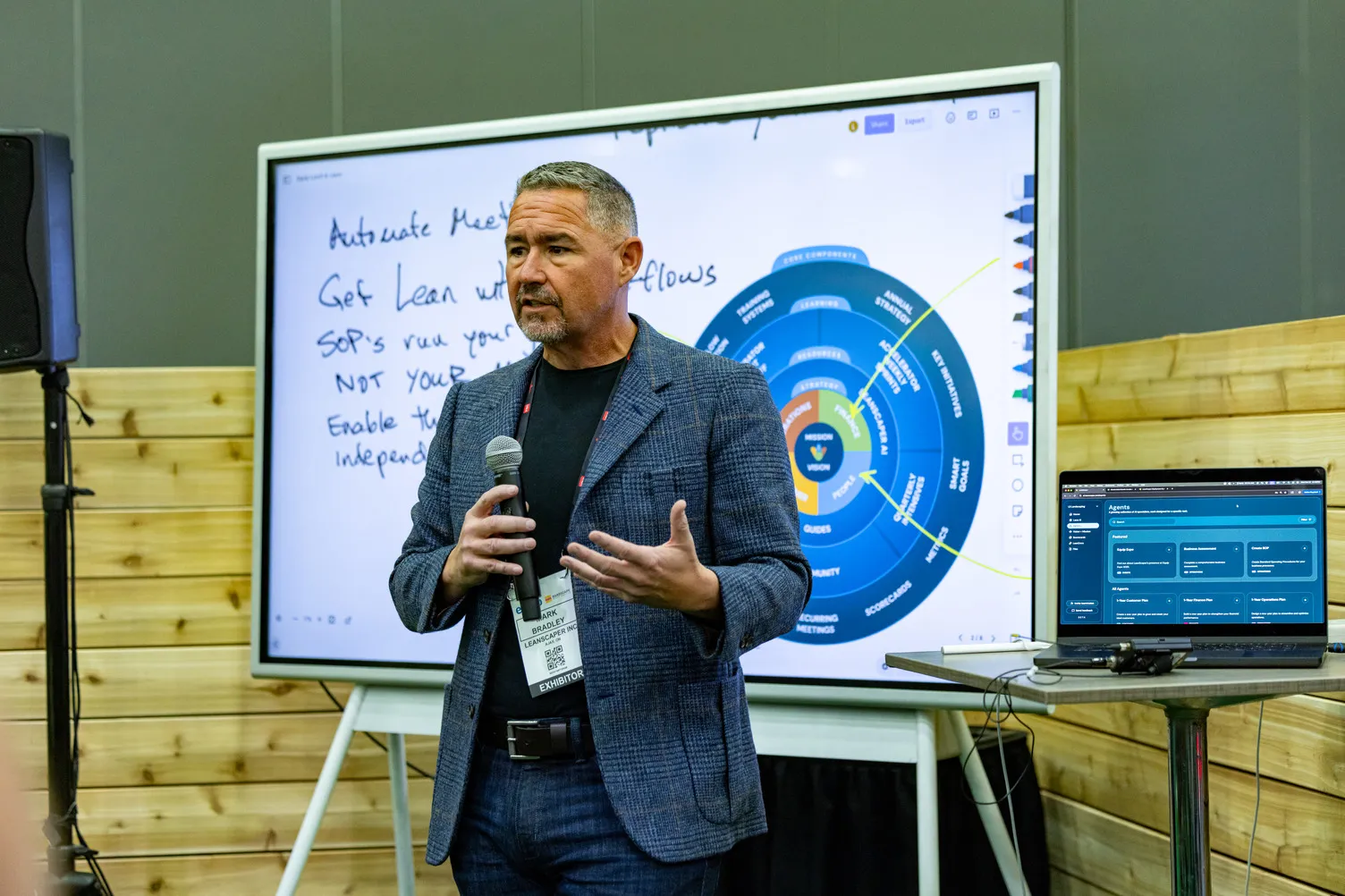Mark Bradley presenting at the LeanScaper booth