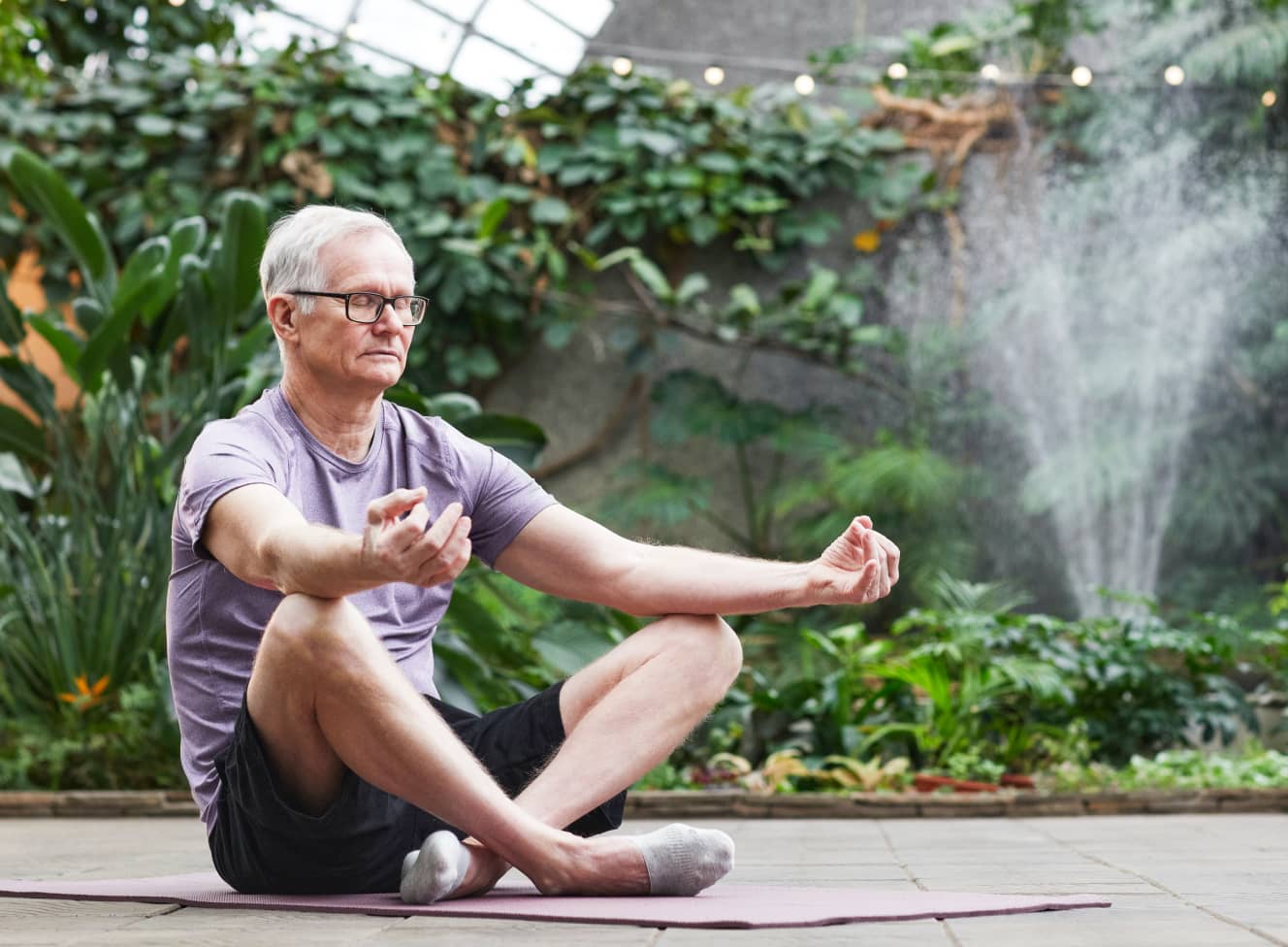 12 Beginner exercises for seniors starting in yoga 