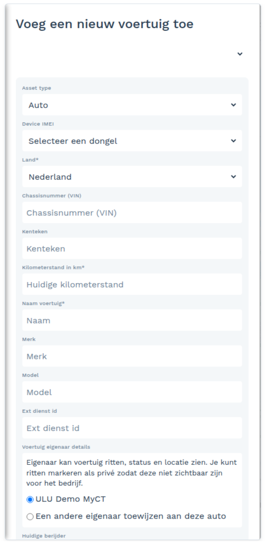 Formulier voor een nieuw voertuig, met tracker en voertuiggegevens