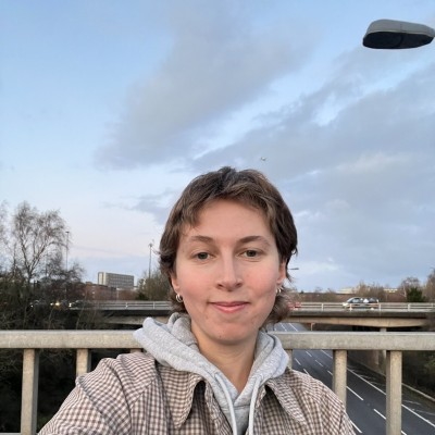 Dr Leah Aaron