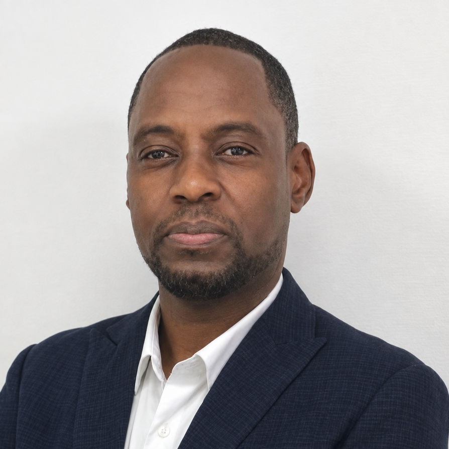 Dr Tunde Oseni