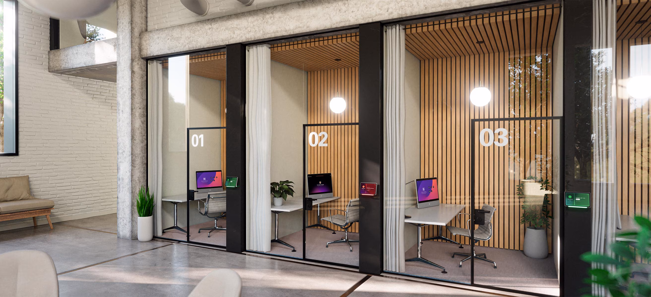 Drie moderne focusruimtes met glazen wanden en houten lambrisering, elk met een bureau, stoel en computerscherm, genummerd 01, 02 en 03.