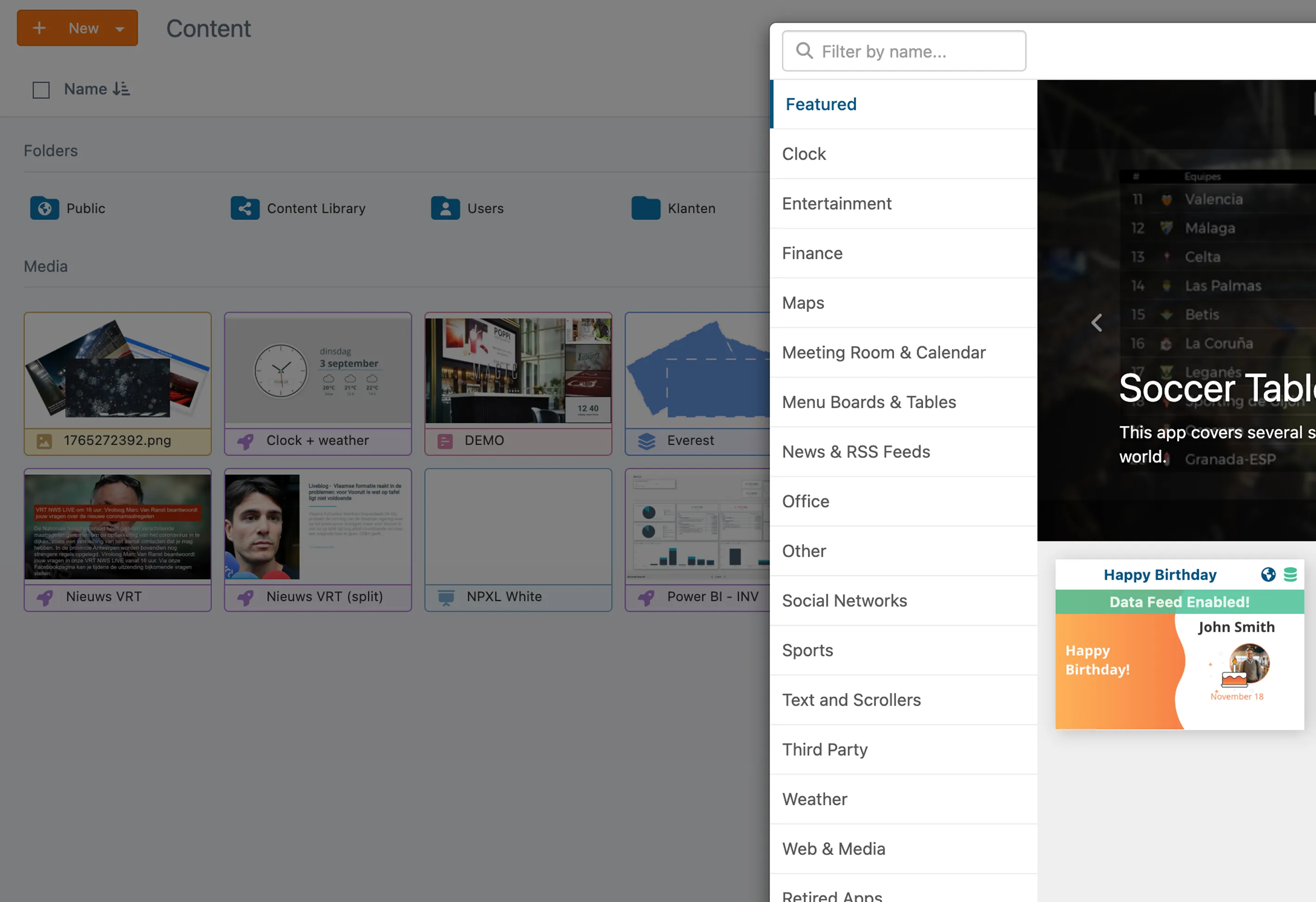 Scherm met digitale inhoudsbibliotheek en categorielijst met geselecteerde sjabloon voor verjaardagswensen.