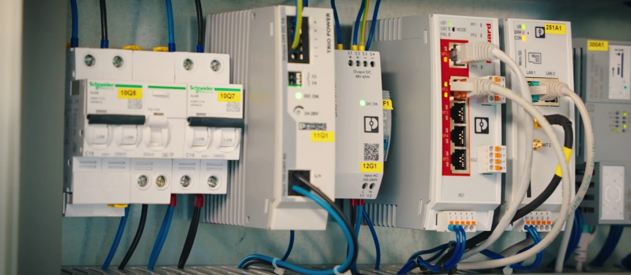 Foto of the mainspeaker in the video