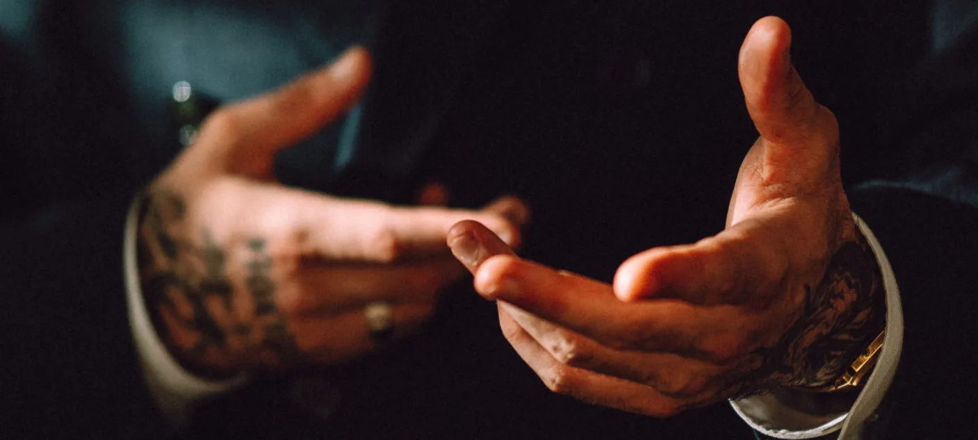 Mains du magicien dramagiste