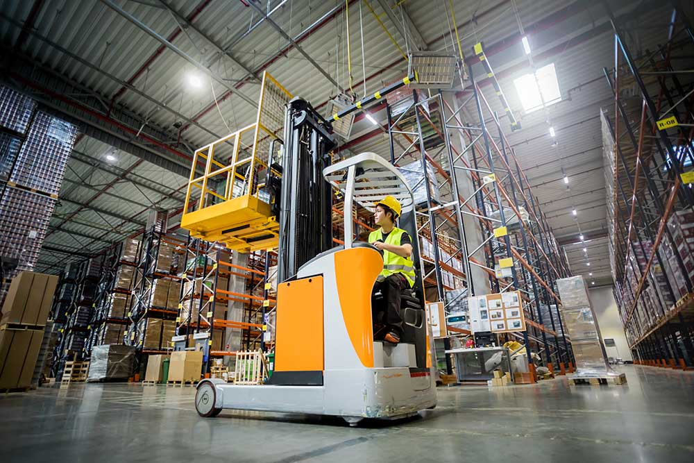 safe forklift rental operation Dubai