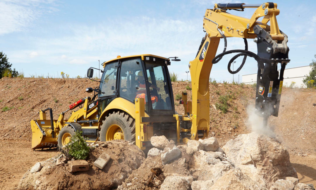 excavator rental with attachments Dubai