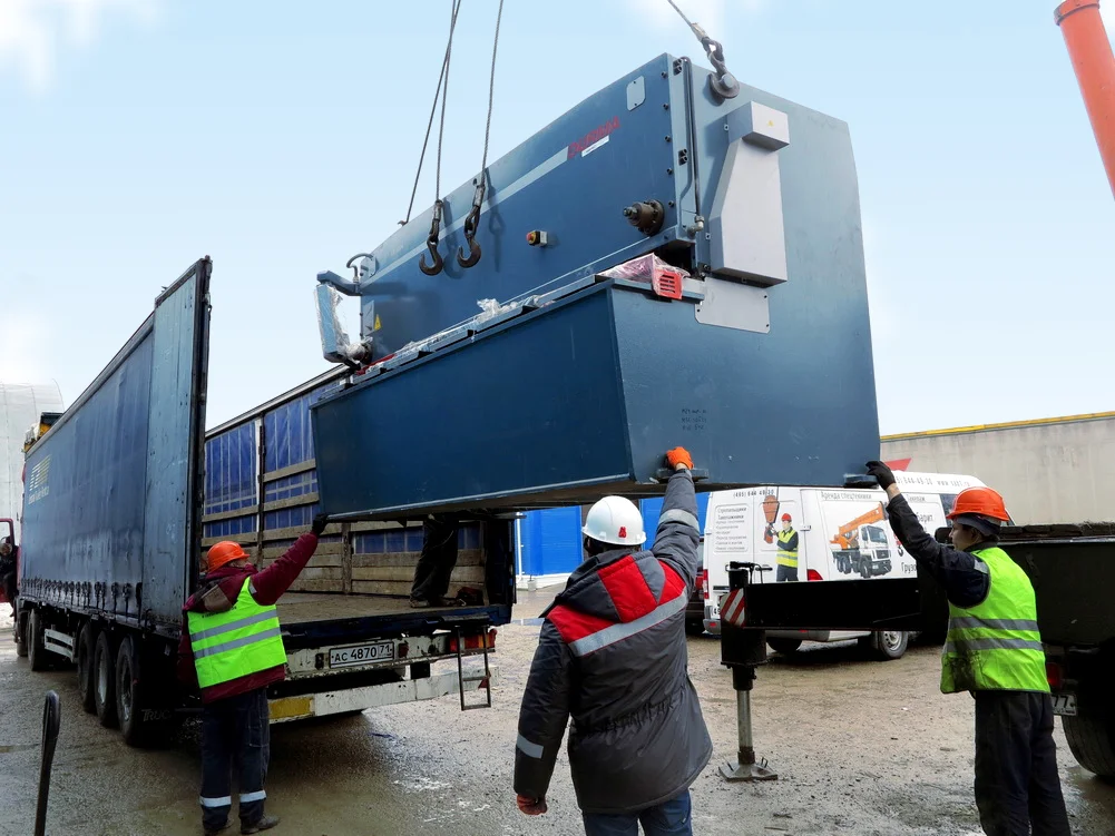 lifting construction materials