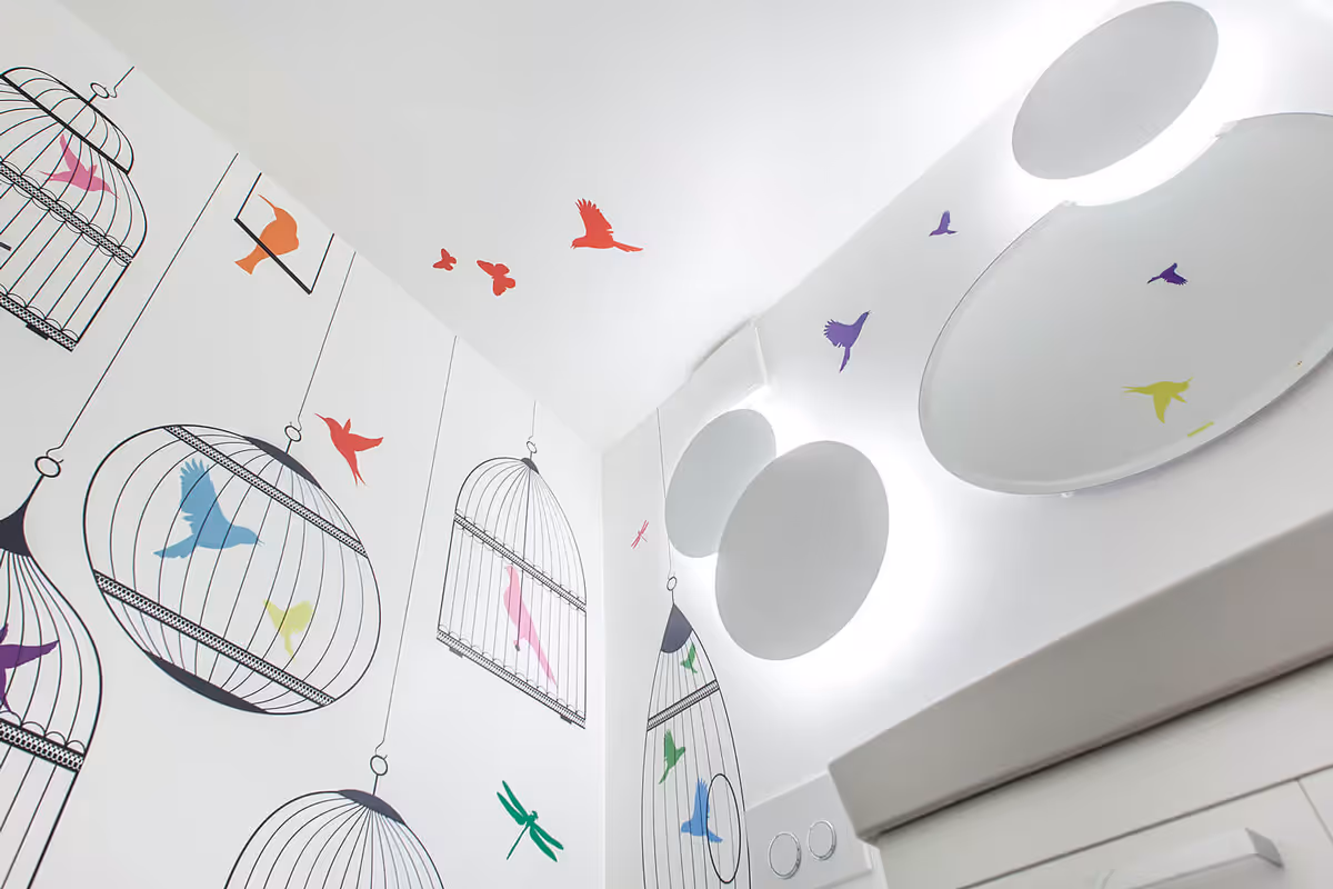 Heller freundlicher Innenraum der Zahnarztpraxis Dental Club Steinhausen.