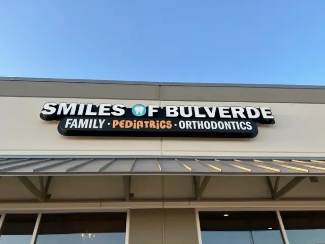 [background image] image of a welcoming reception area (for a automotive service)