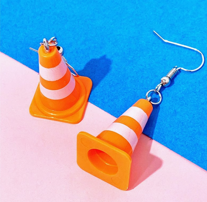 https://www.temu.com/il-en/1-pair-novelty-traffic-barrier-cone-earrings-funny-resin--earrings-suitable-for-daily-wear-parties-quirky-statement-gift-for-women-year-round-wearable-accessory-g-601104607136144.html?_oak_mp_inf=EJCT05S51ogBGhZnb29kc191czd5eWRfc