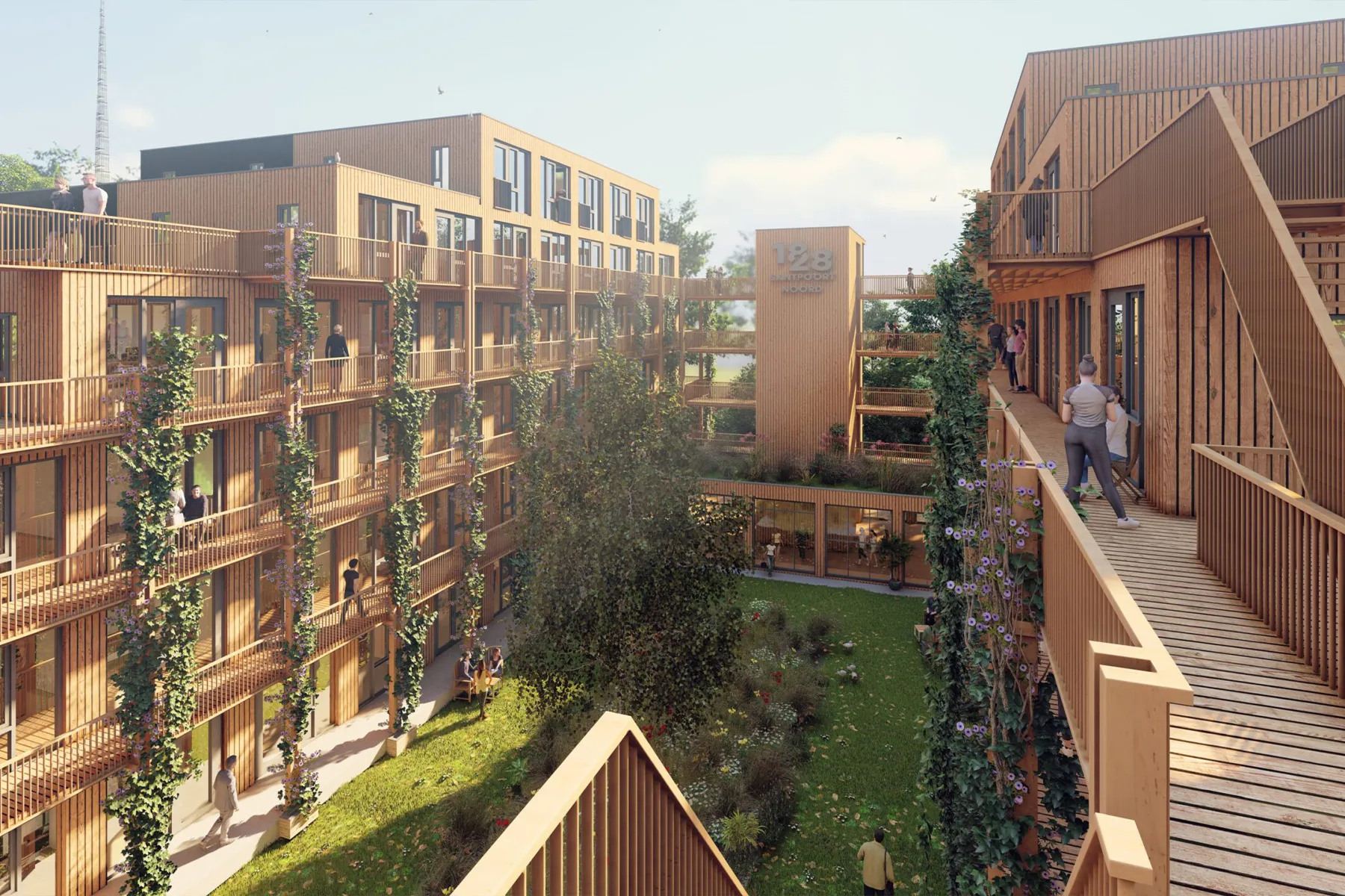 Doorkijk in een binnentuin omringd door meerlaagse appartementengebouwen met open balkons en loopgangen. Mensen staan en lopen langs de galerijen, met een groene tuin vol bomen en beplanting in het midden.