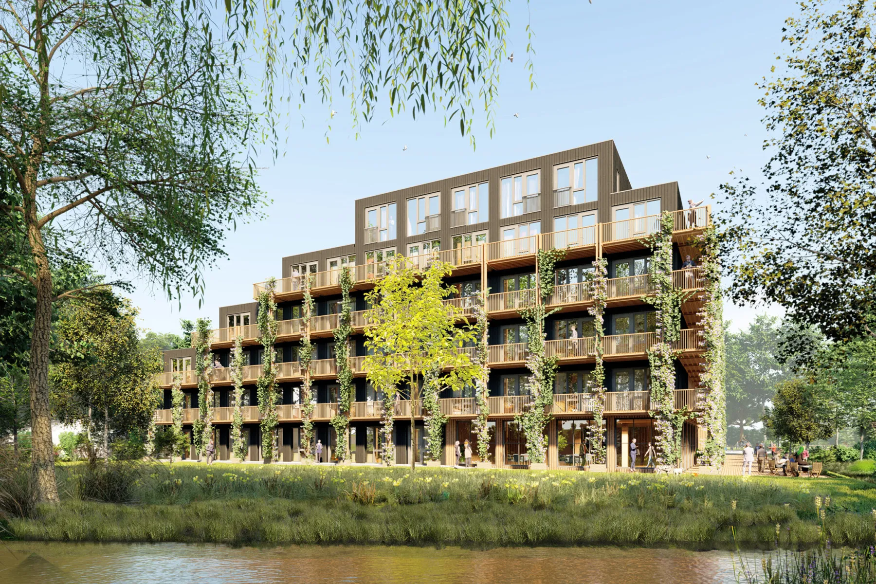 Exterieur van een eigentijds woongebouw in een groene, parkachtige omgeving aan het water, met gelaagde balkons, verticale beplanting en bewoners die samenkomen op de begane grond.