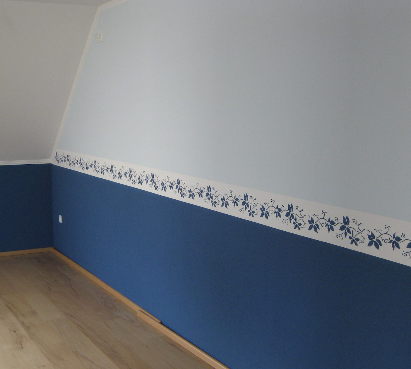 Barvanje sten in izdelava stenskih štukatur podjetja Behin za dekorativno in klasično notranjo opremo.