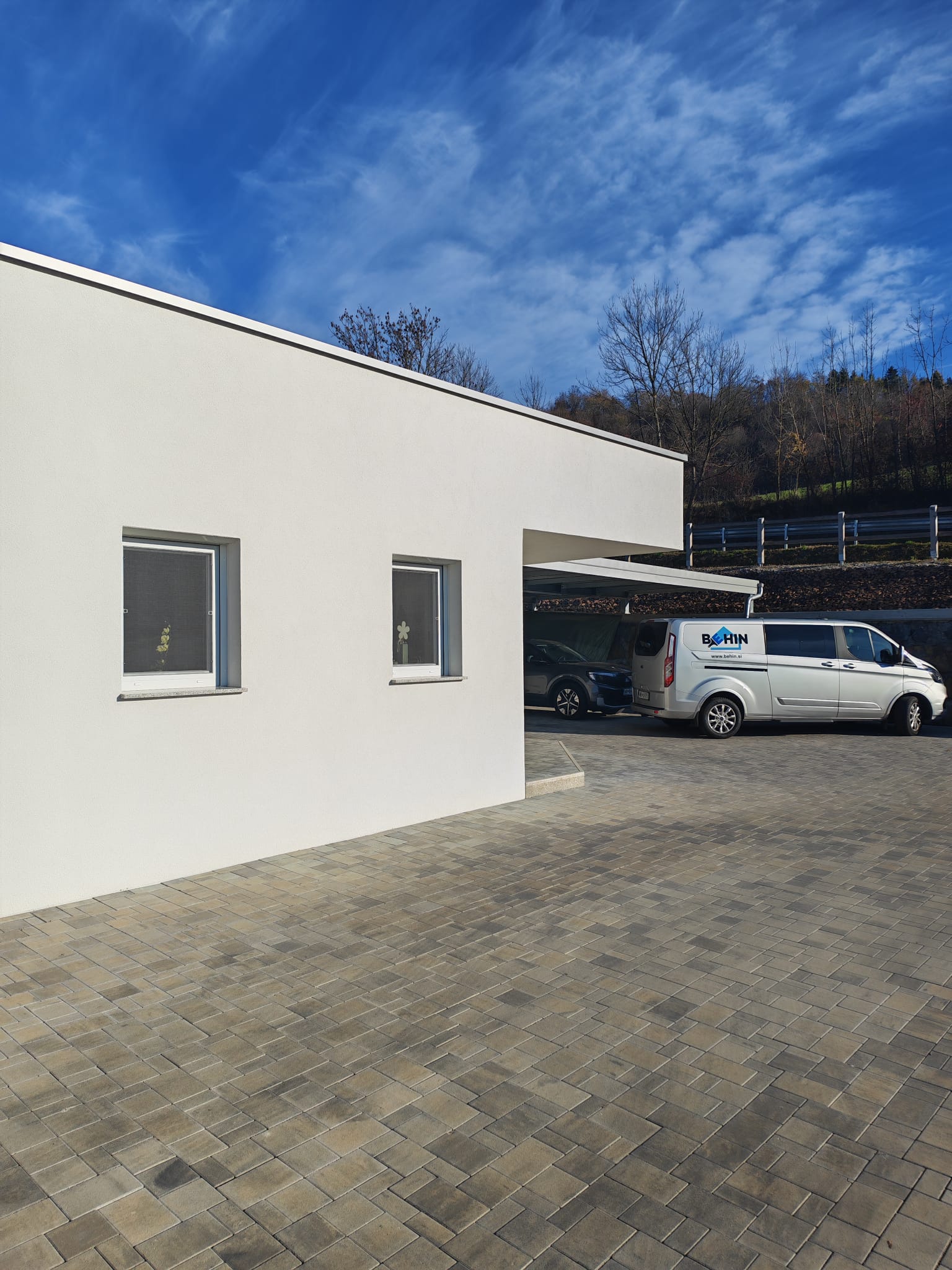 Končni izgled hiše podjetja Behin po vseh opravljenih pleskarstvu, fasadnih in zaključnih delih.