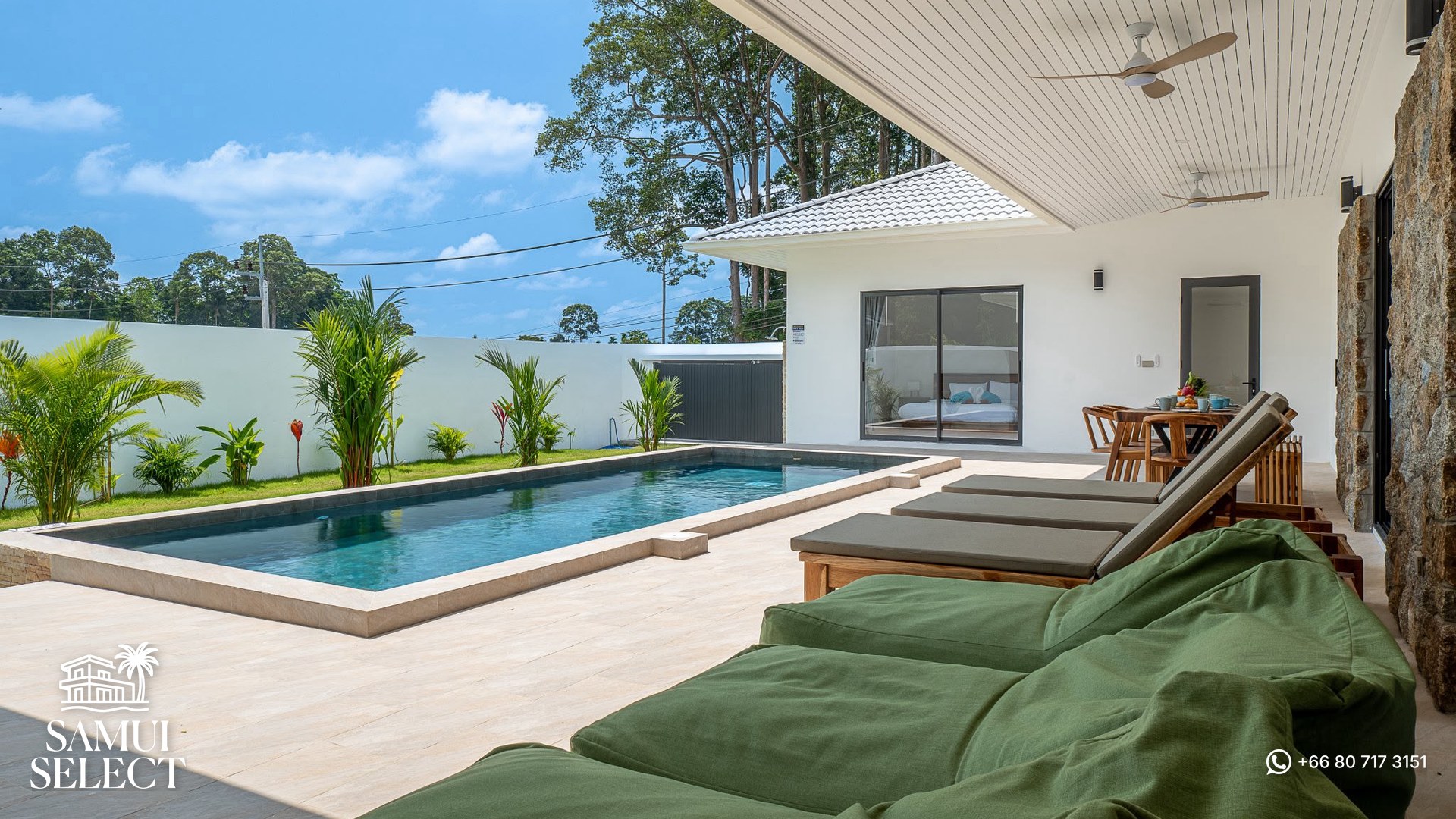 Pool lounge