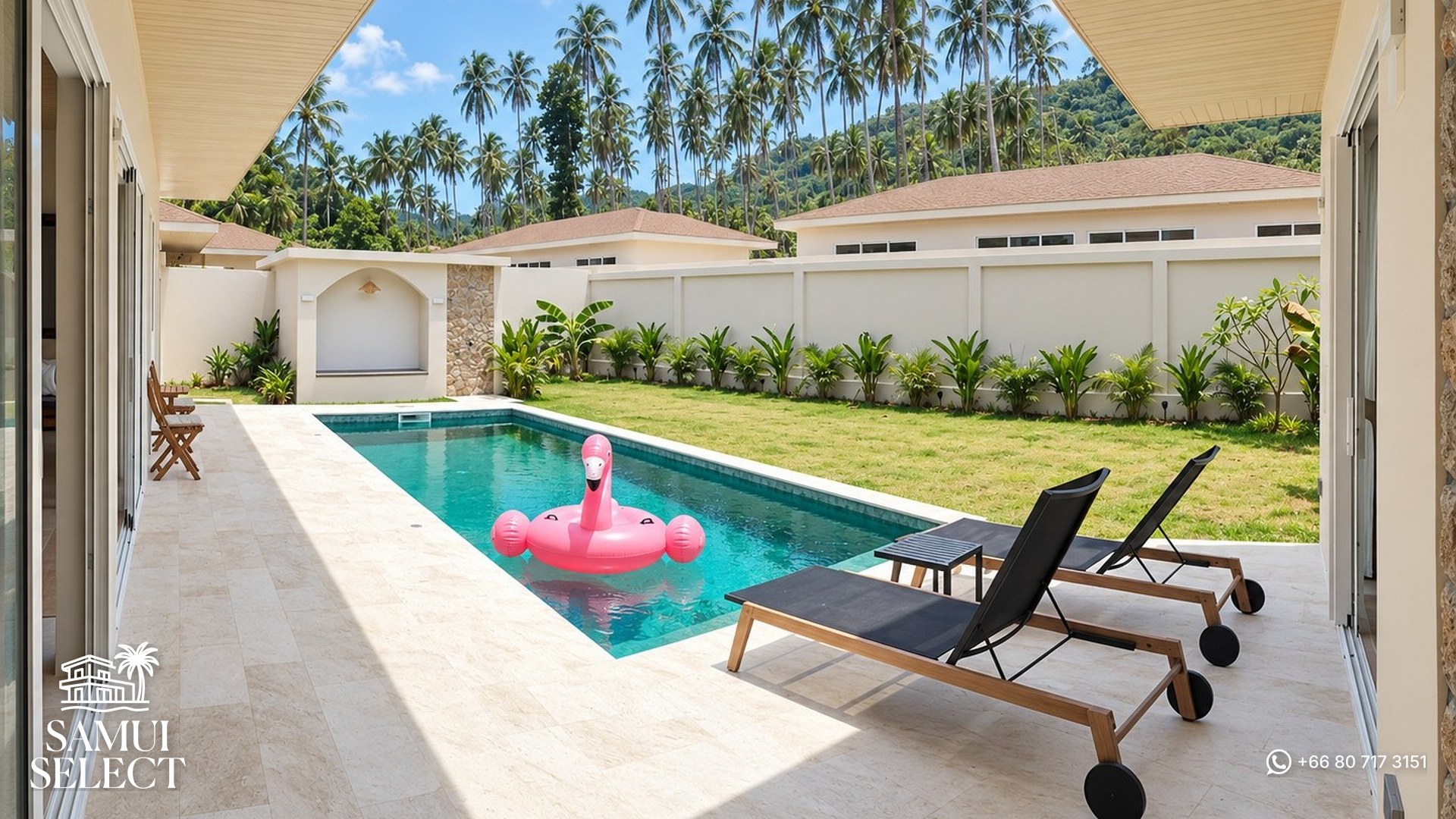 Private pool with sun loungers