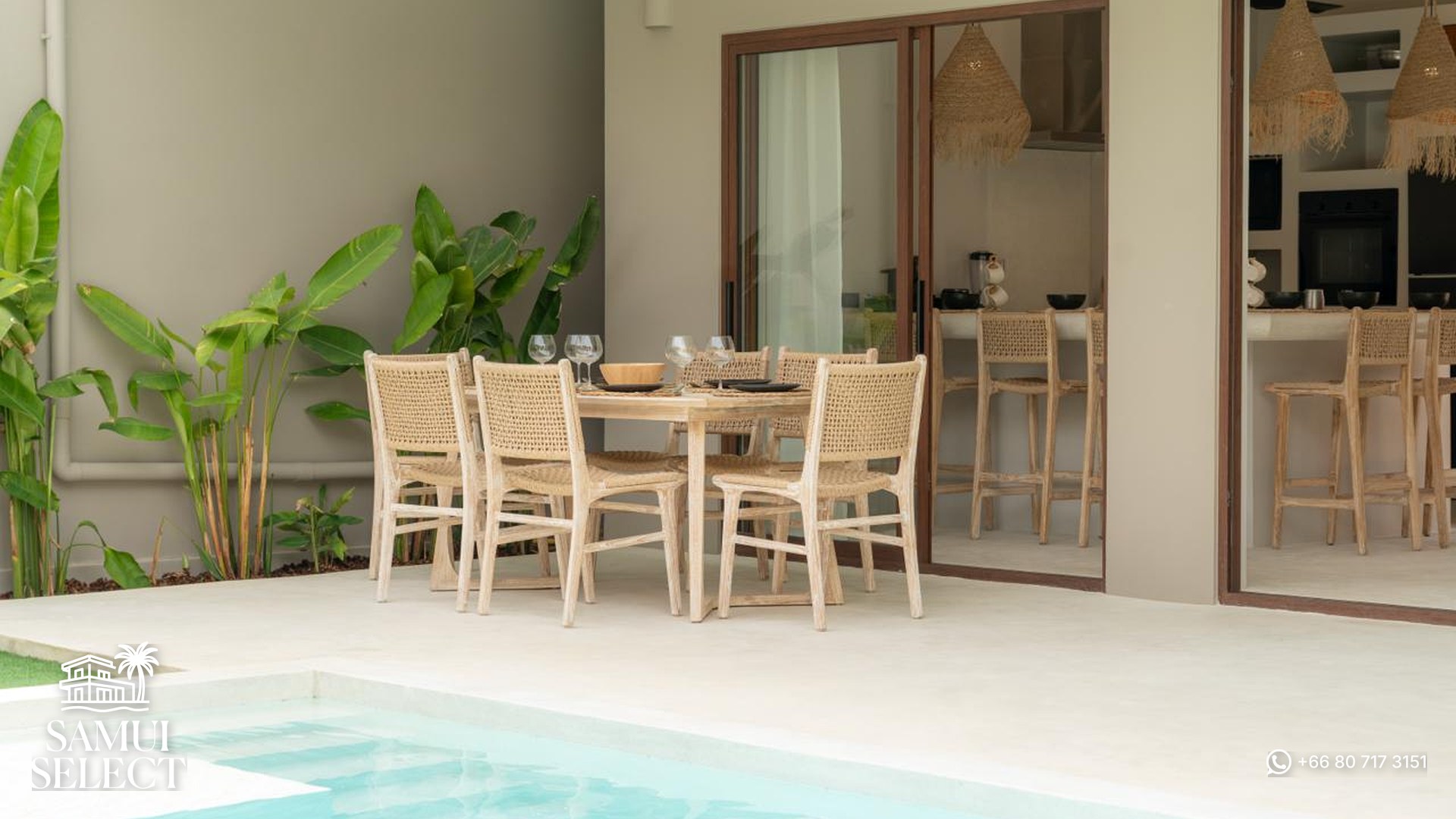 Outdoor dining by the pool