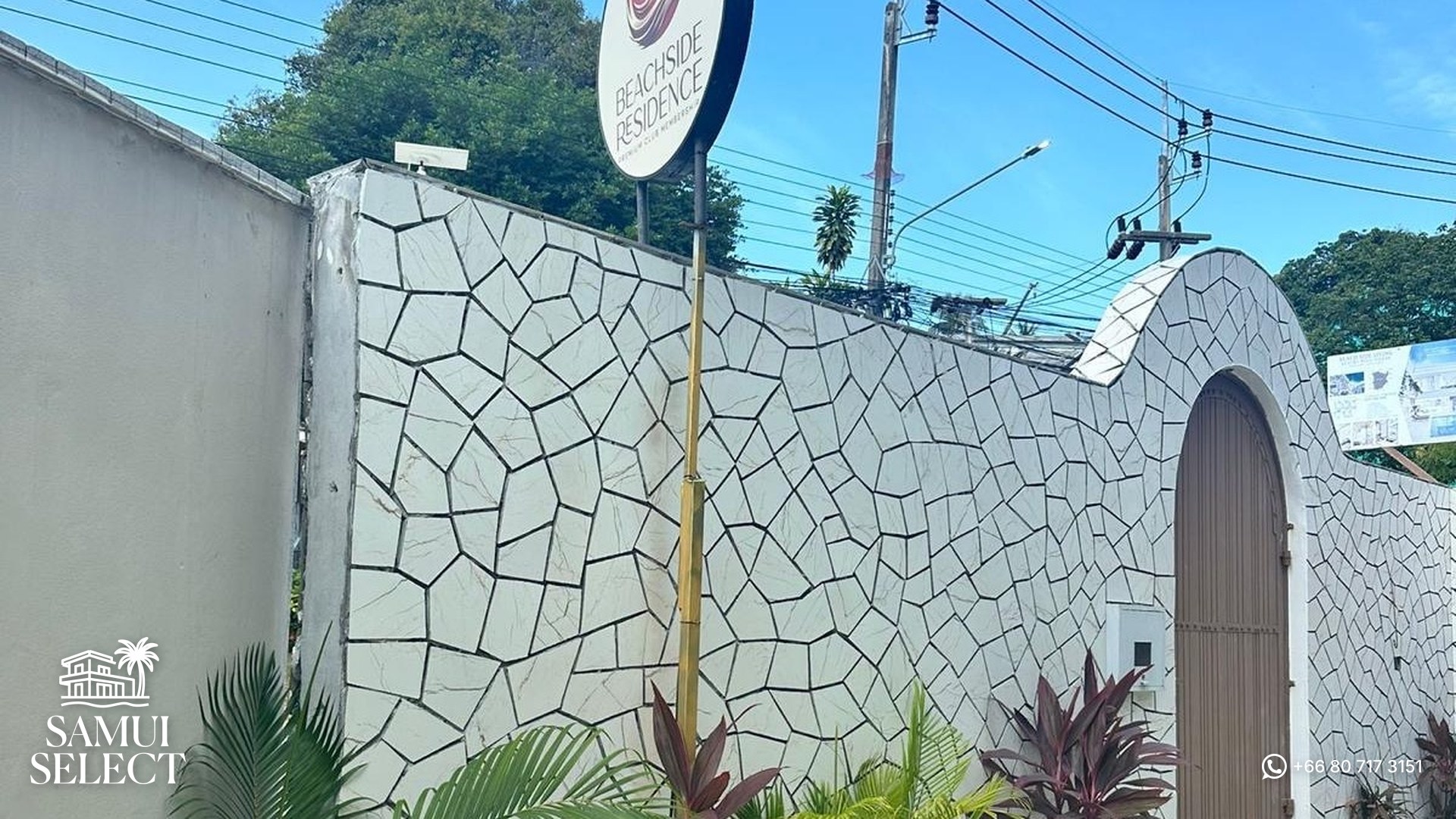Residence entrance gate