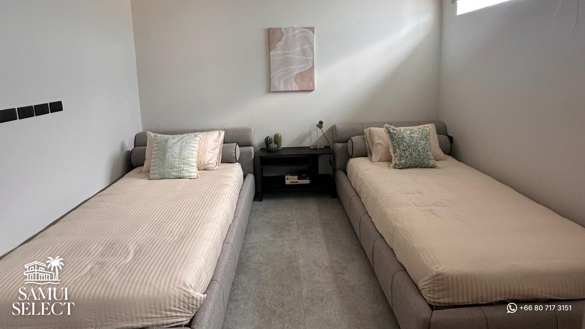 Second bedroom with two single beds