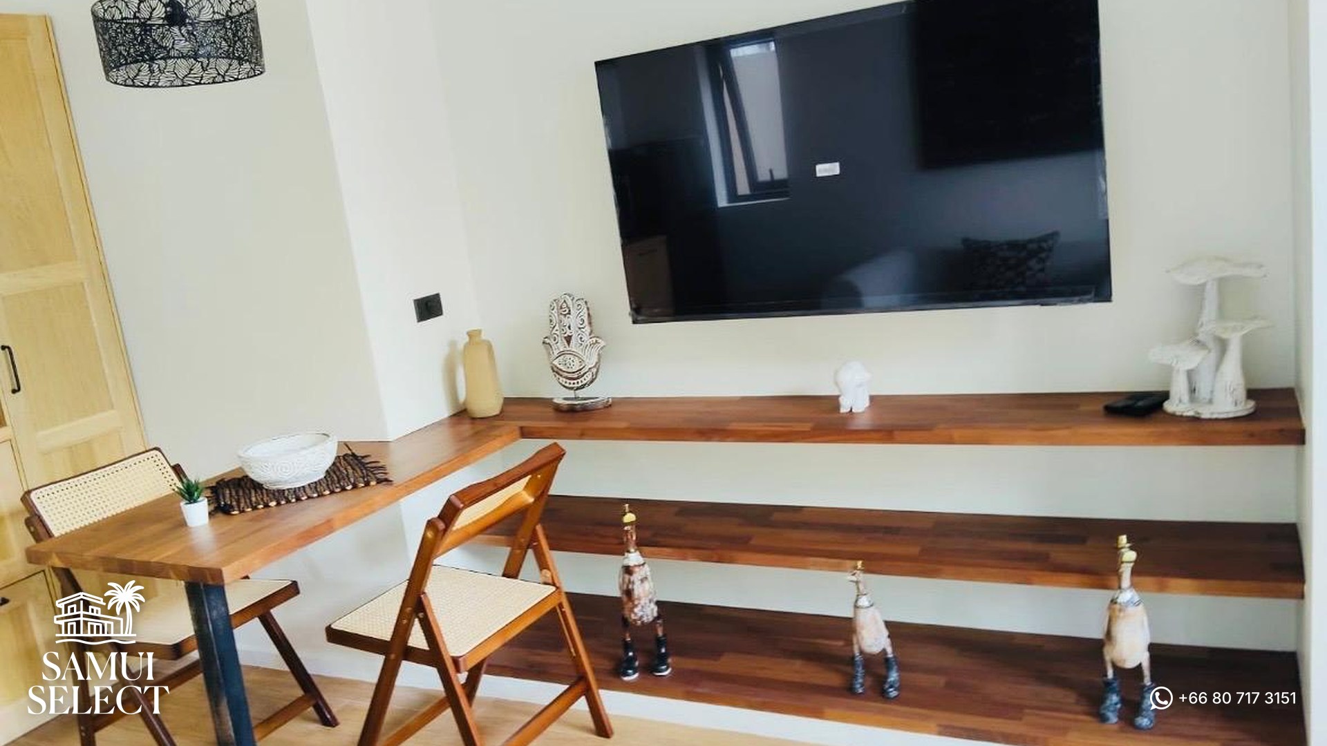 Living room with Smart TV and dining table