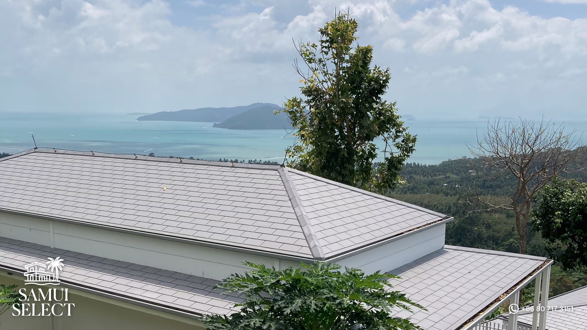Villa with sea view behind