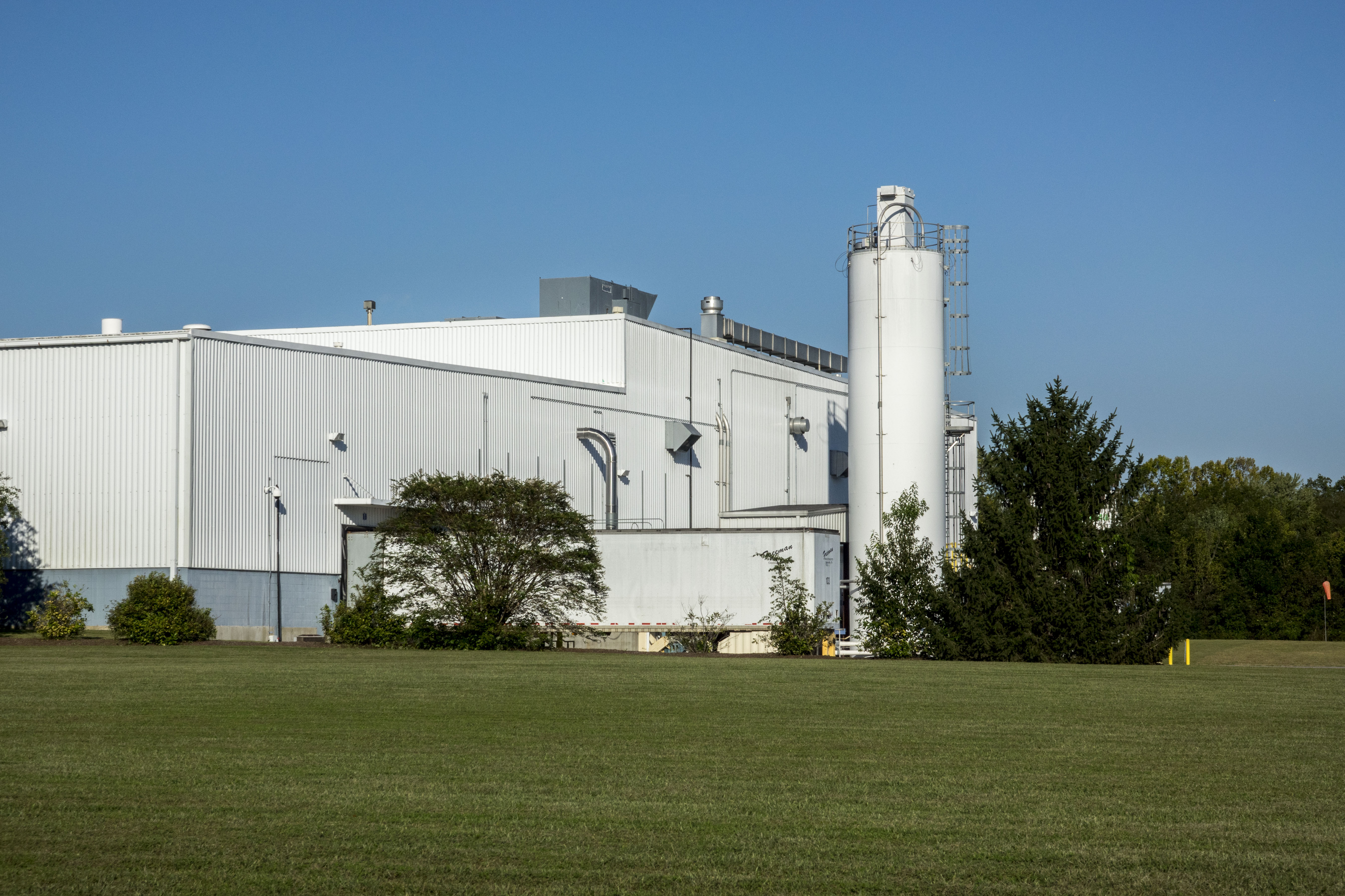 White production building with silo of the AGRANA Fruit plant in Centerville, USA [no AI]