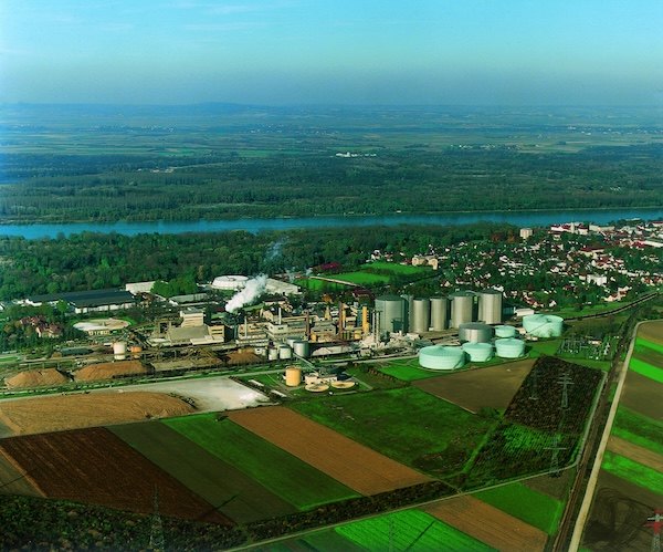 Aerial view of the sugar factory in Tulln, Austria, in 1988 with fields and the Danube
