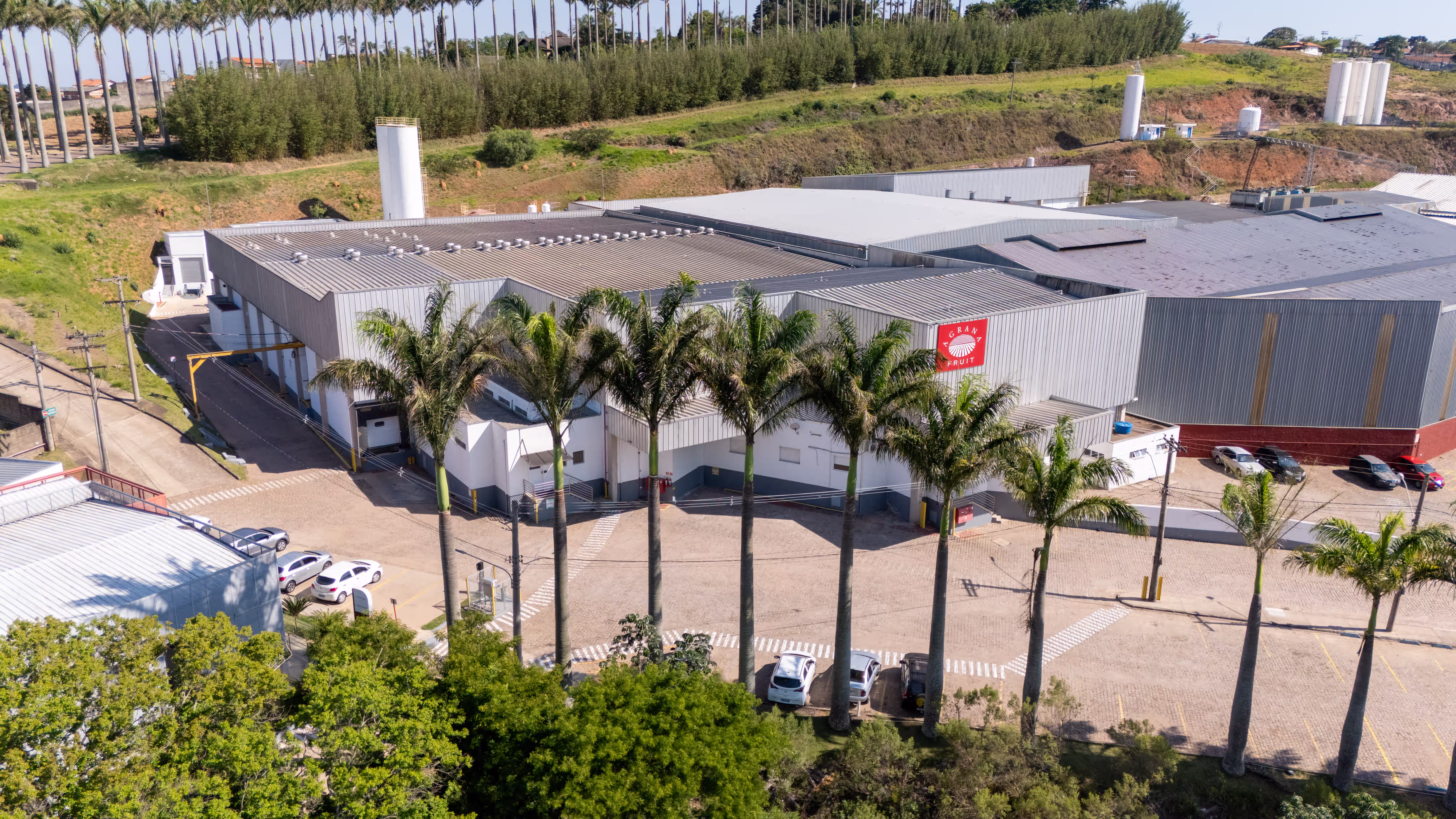 AGRANA Fruit plant in Brazil with palm trees along the forecourt, seen from above [no AI]