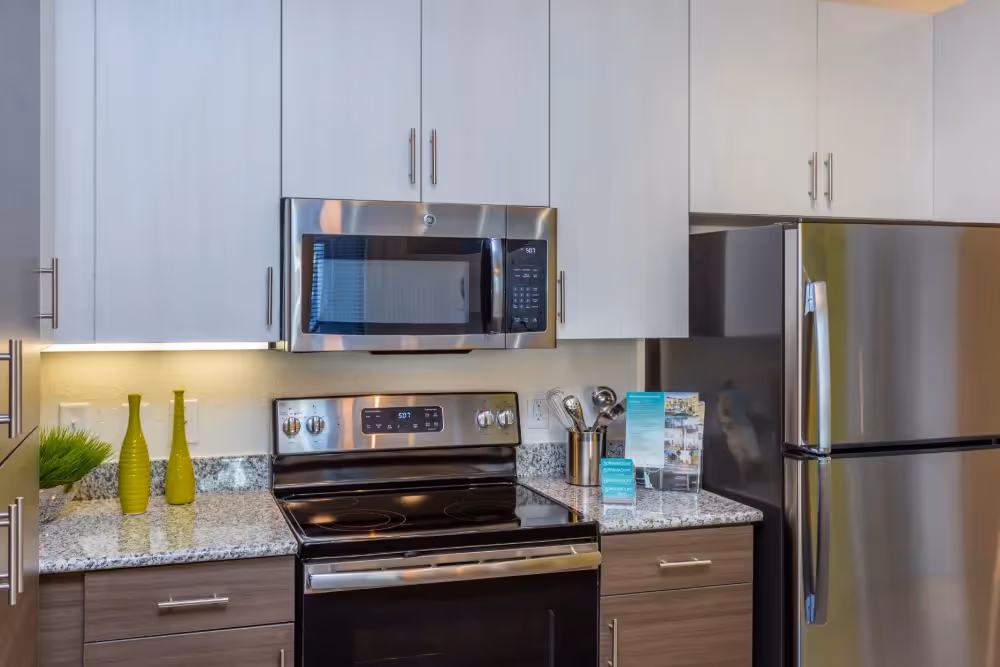 kitchen with stainless steel applainces