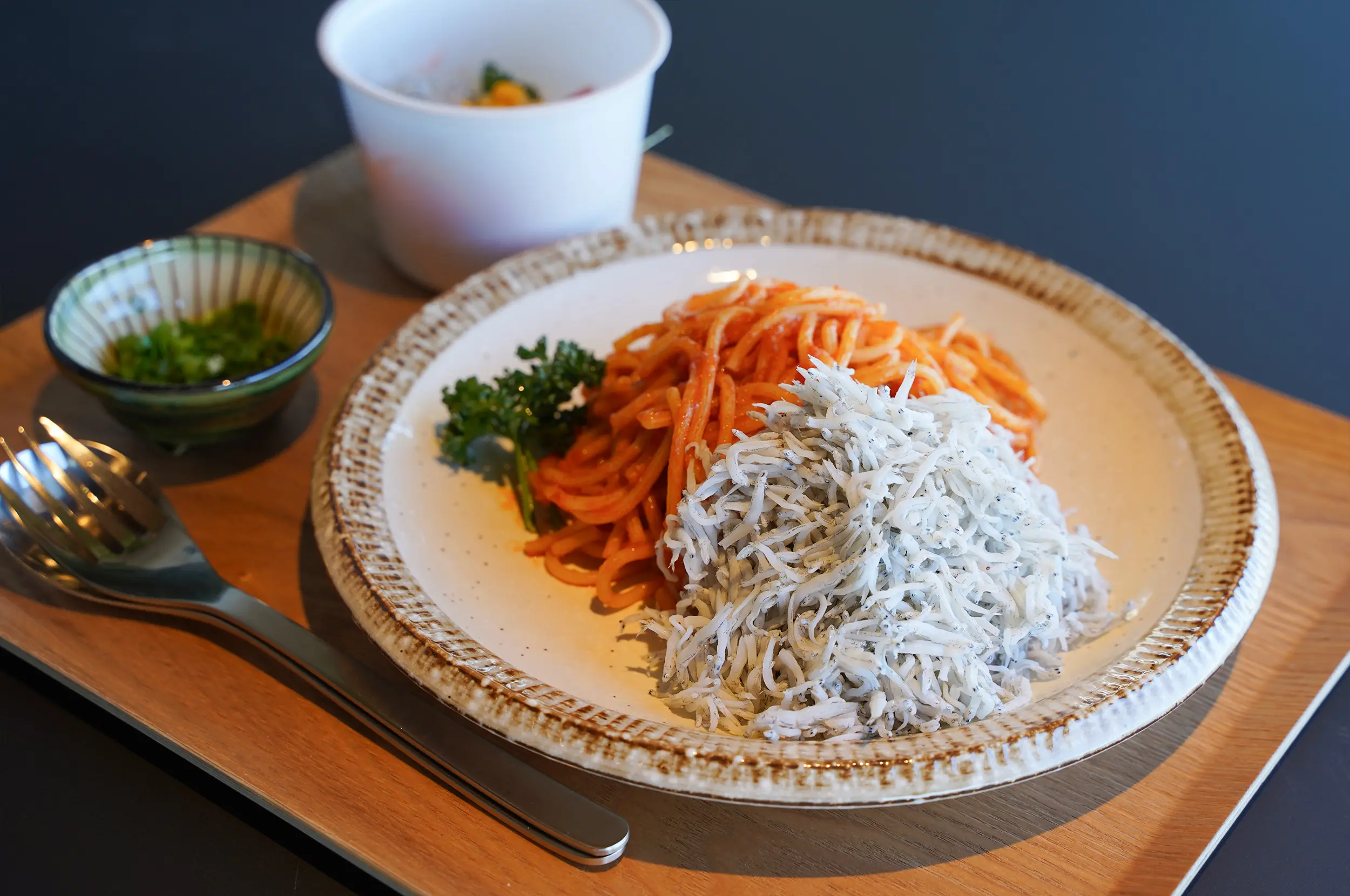 ガーリックトマトソースパスタ