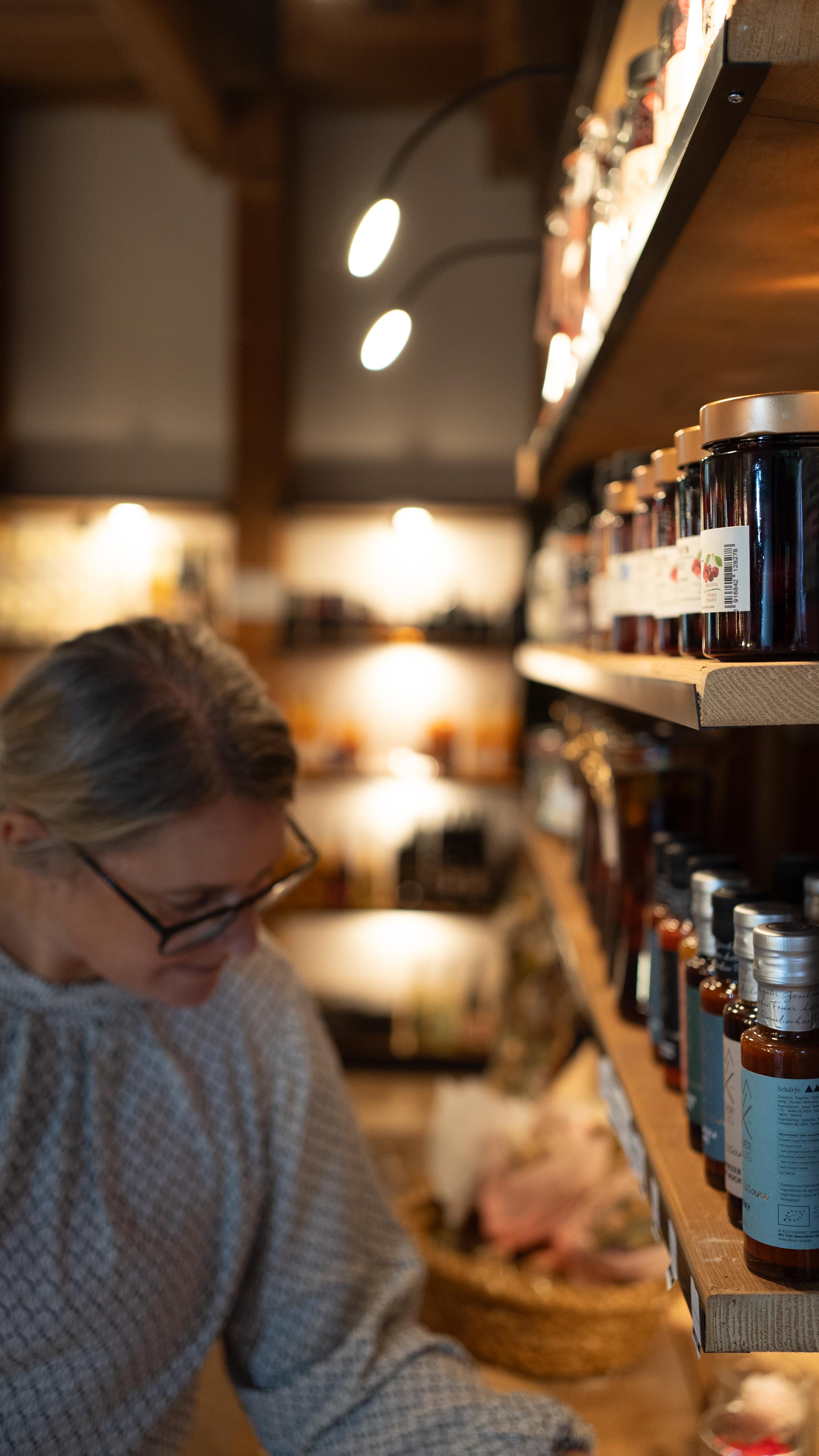 Produkte aus dem Hofladen von unterschiedlichen regionalen Anbietern,