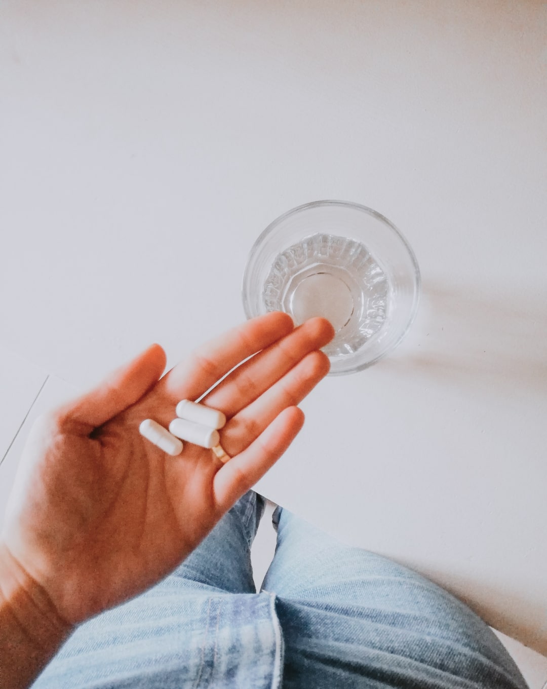 Νεφροπαθής ασθενής που ετοιμάζεται να λάβει τα φάρμακα του