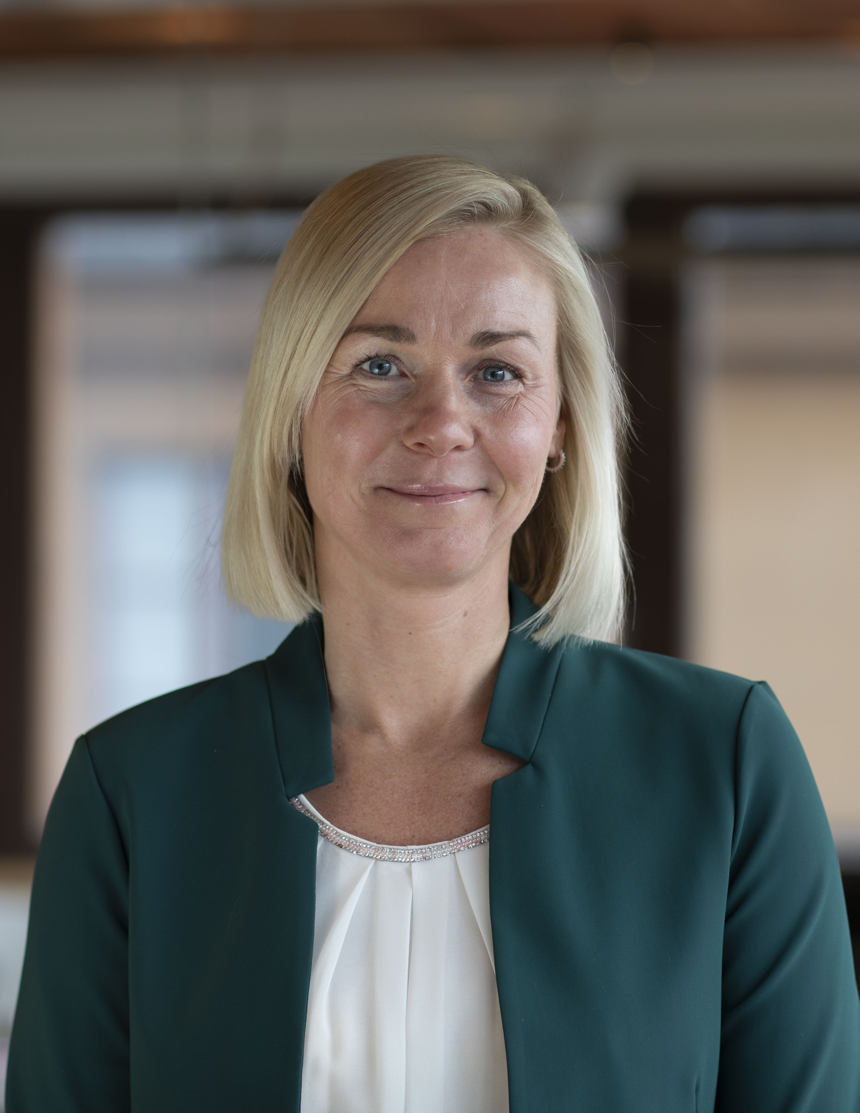 Jane Piibe Lindblom, Redovisnings- och kontorsansvarig Skirner