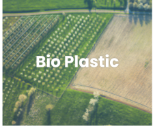 Luftfoto af marker med teksten 'Bio Plastic' midt på billedet.