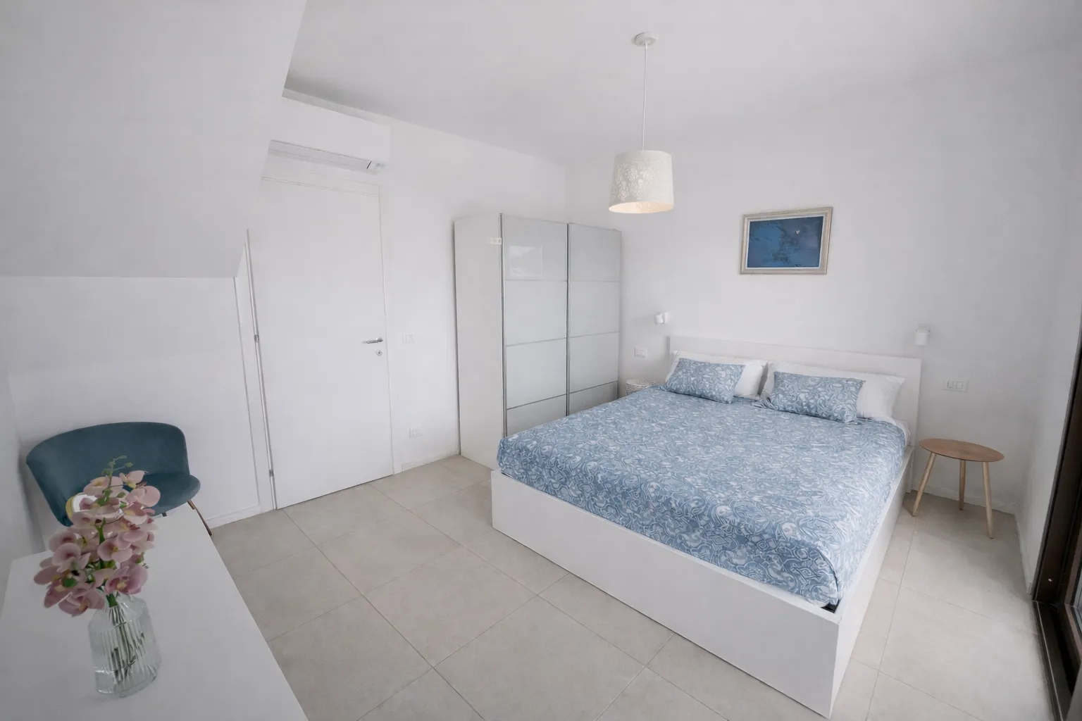 Schlafzimmer in einer von Imoreo betreuten Ferienwohnung am Gardasee