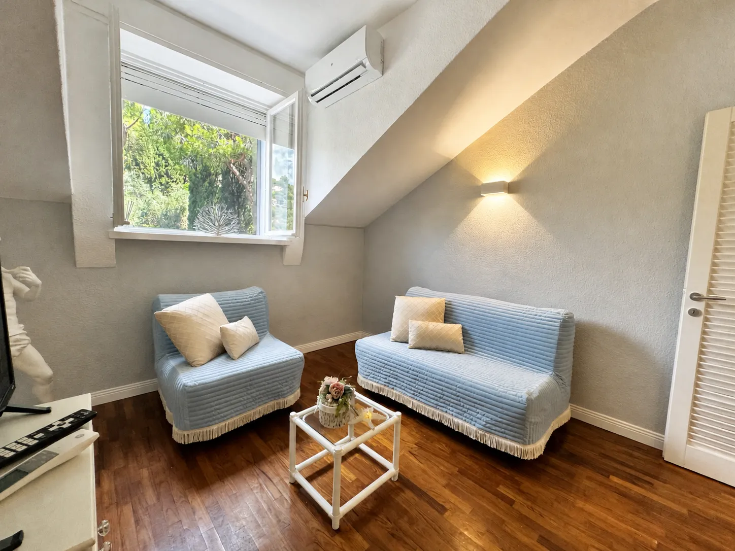 Helles Studio mit Schlafsofas in einer Ferienwohnung in Santa Margherita Ligure