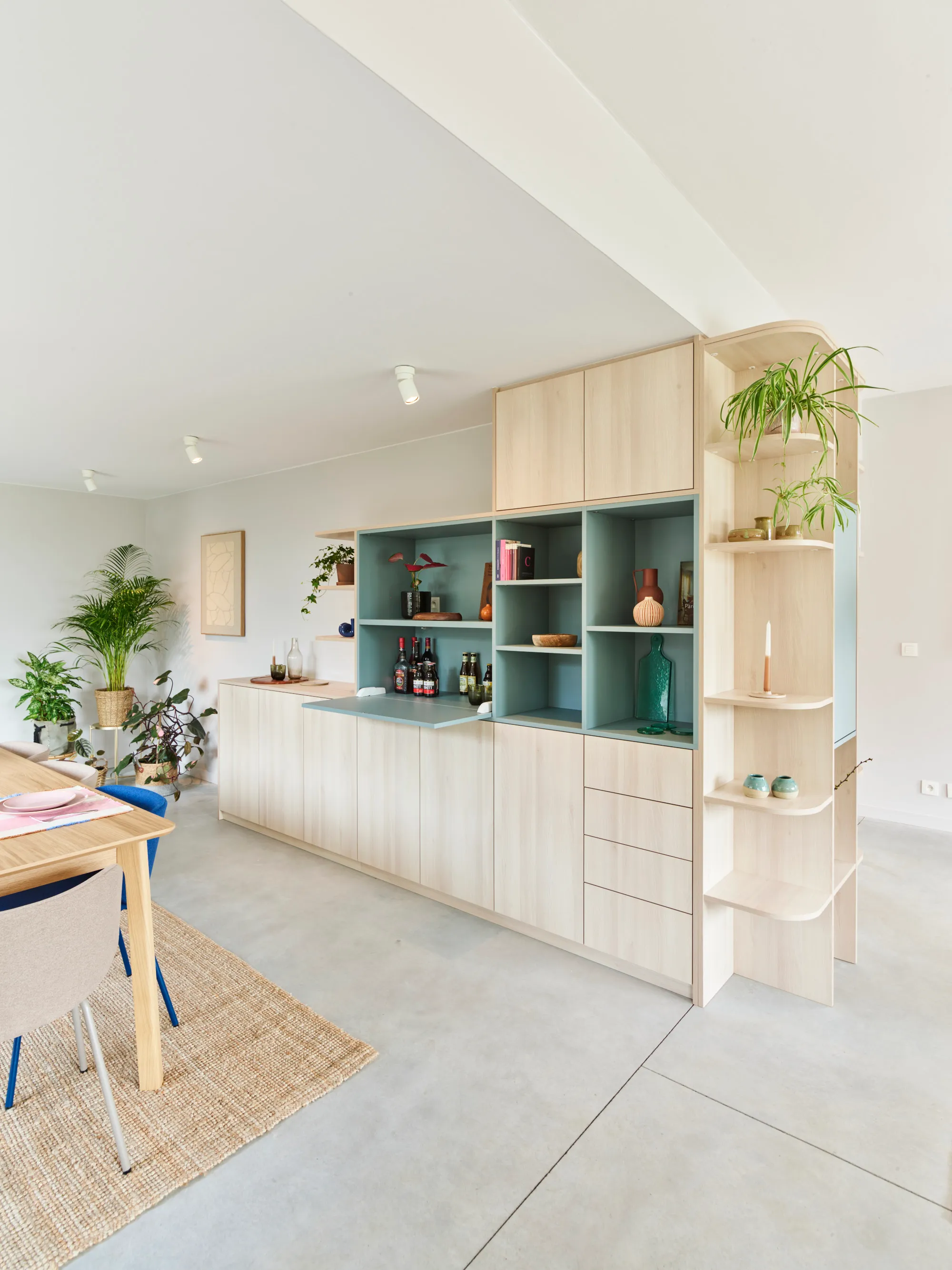 Interieurproject in Nazareth, stijlvol ingericht met designmeubels via PIET Moodshop