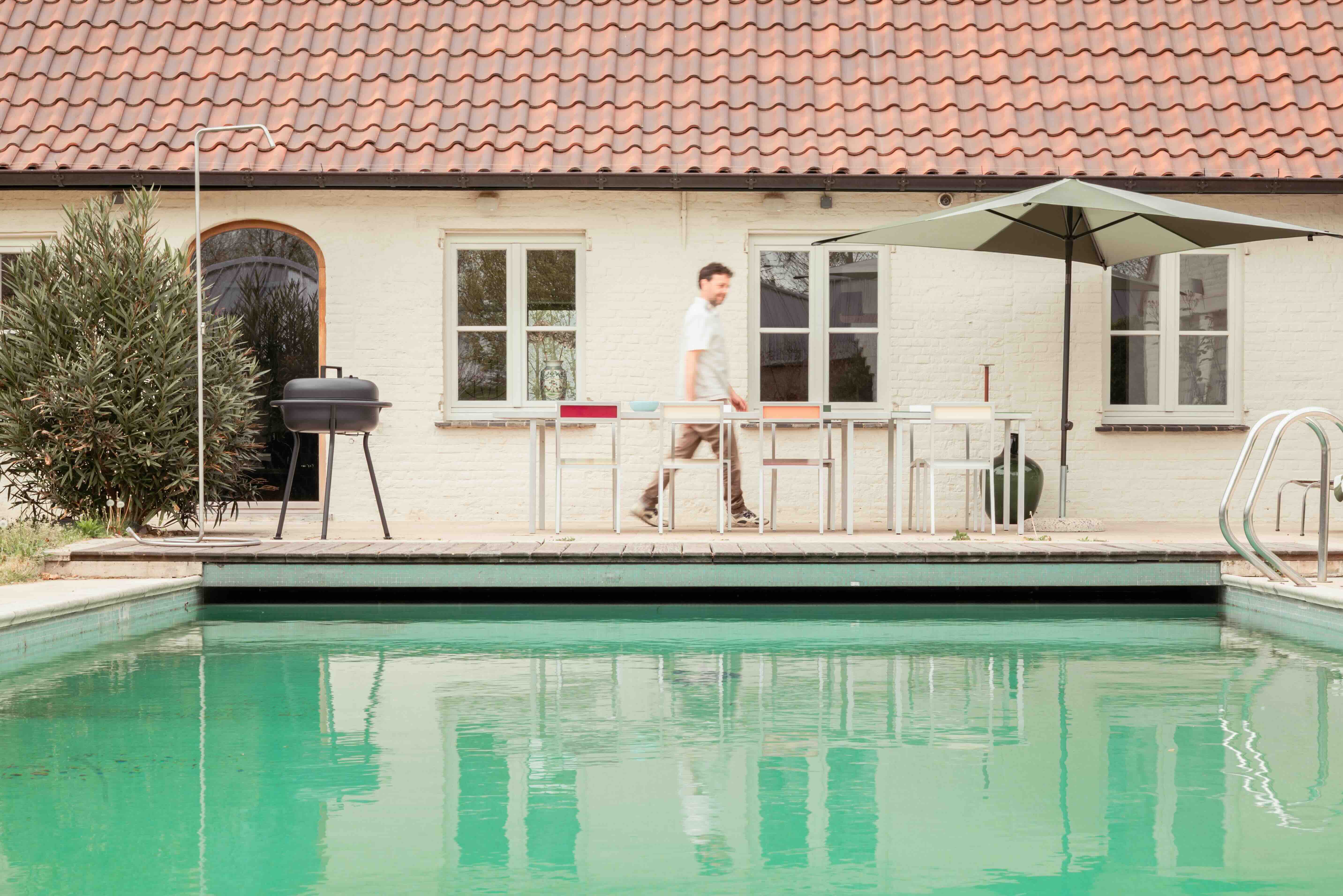 PIET Moodshop collectie met designmeubels en woonaccessoires, gefotografeerd in de winkel in Roeselare