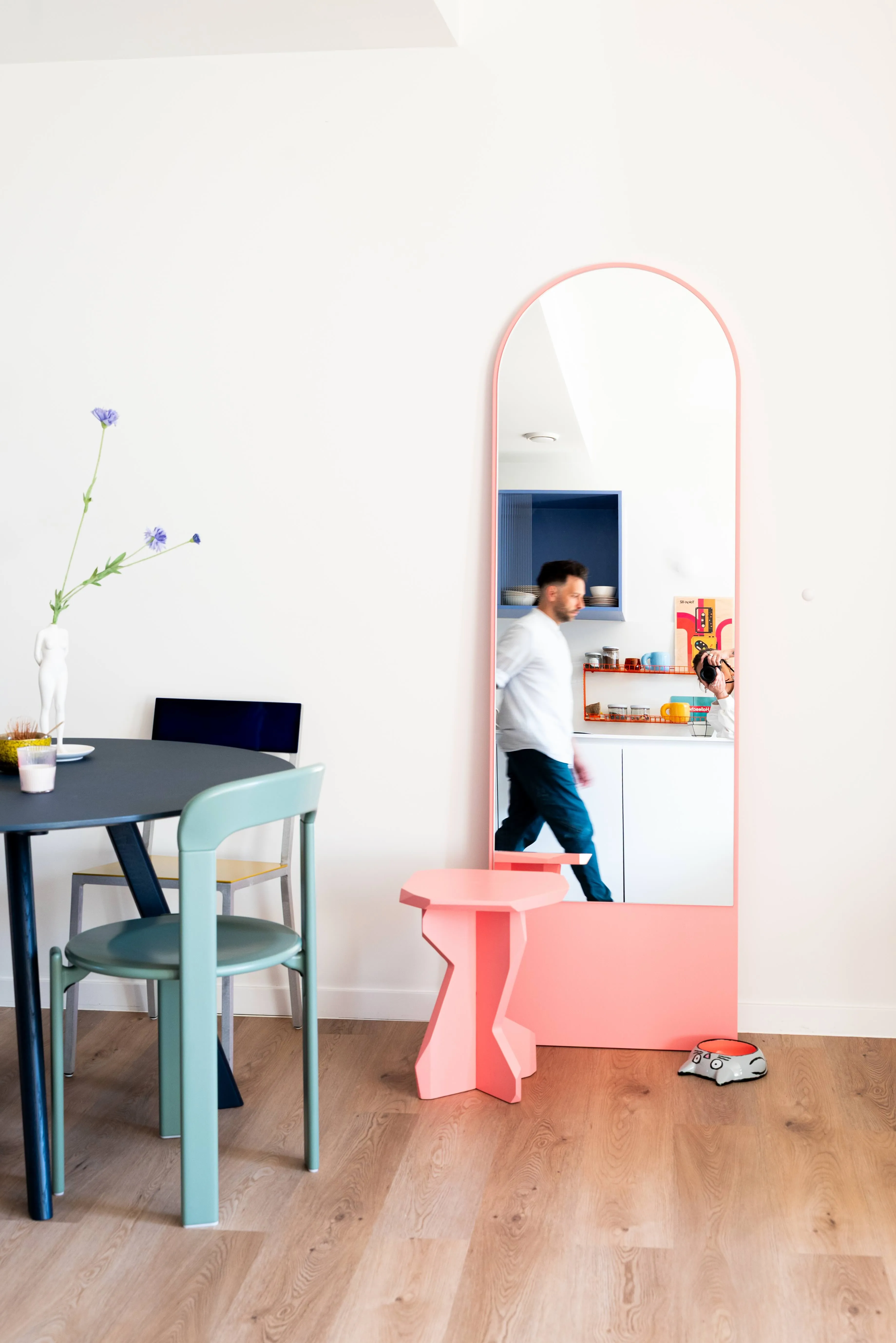 Overzicht abstract appartement Gent, speels en harmonieus - PIET Moodshop
