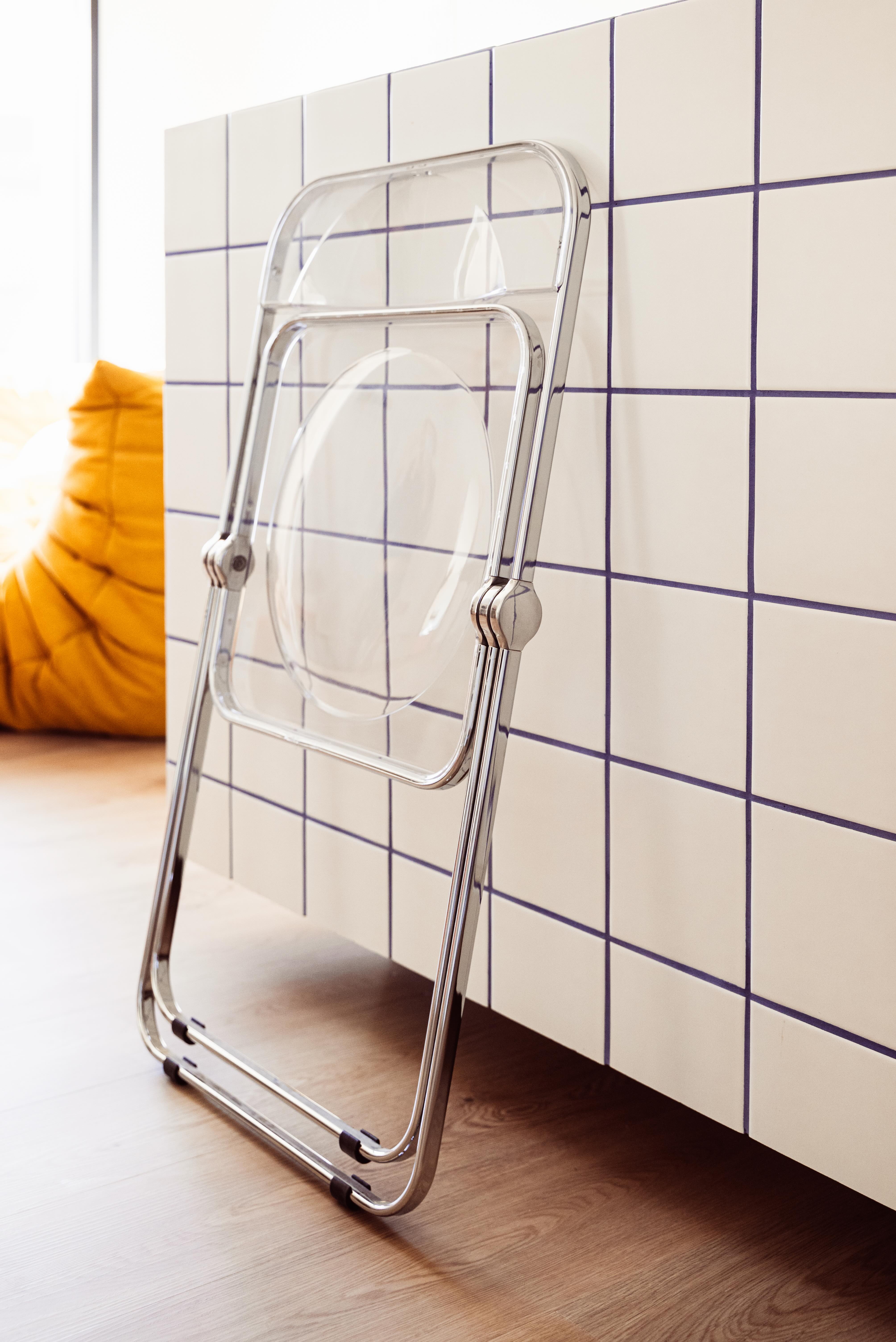 Detail abstract appartement Gent, Muller Van Severen stoelen - PIET Moodshop