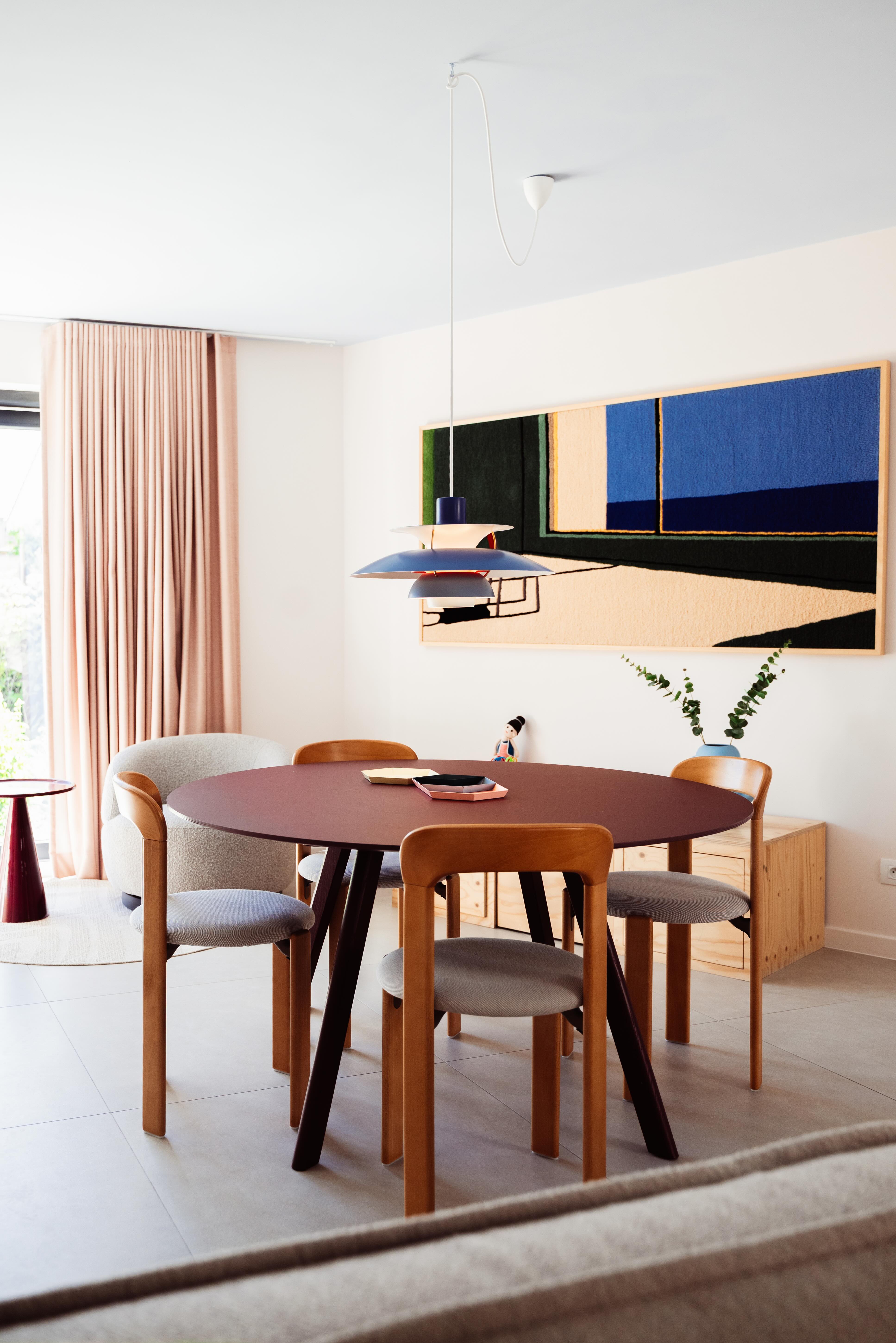 Detail woonkamer Merelbeke met geverfde wanden en decoratie - PIET Moodshop