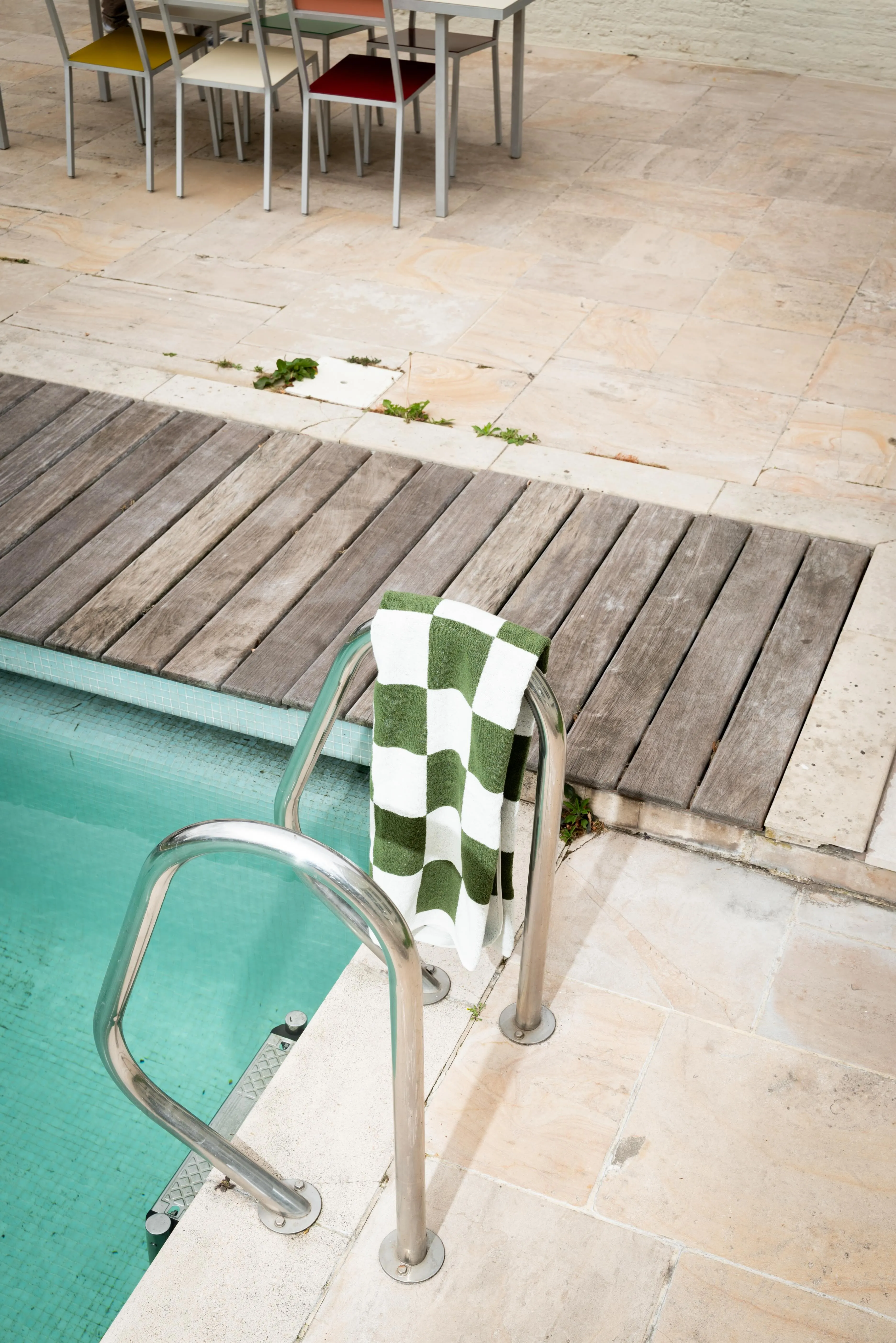 Zwembad villa Bachte met sculpturale outdoor meubels - PIET Moodshop
