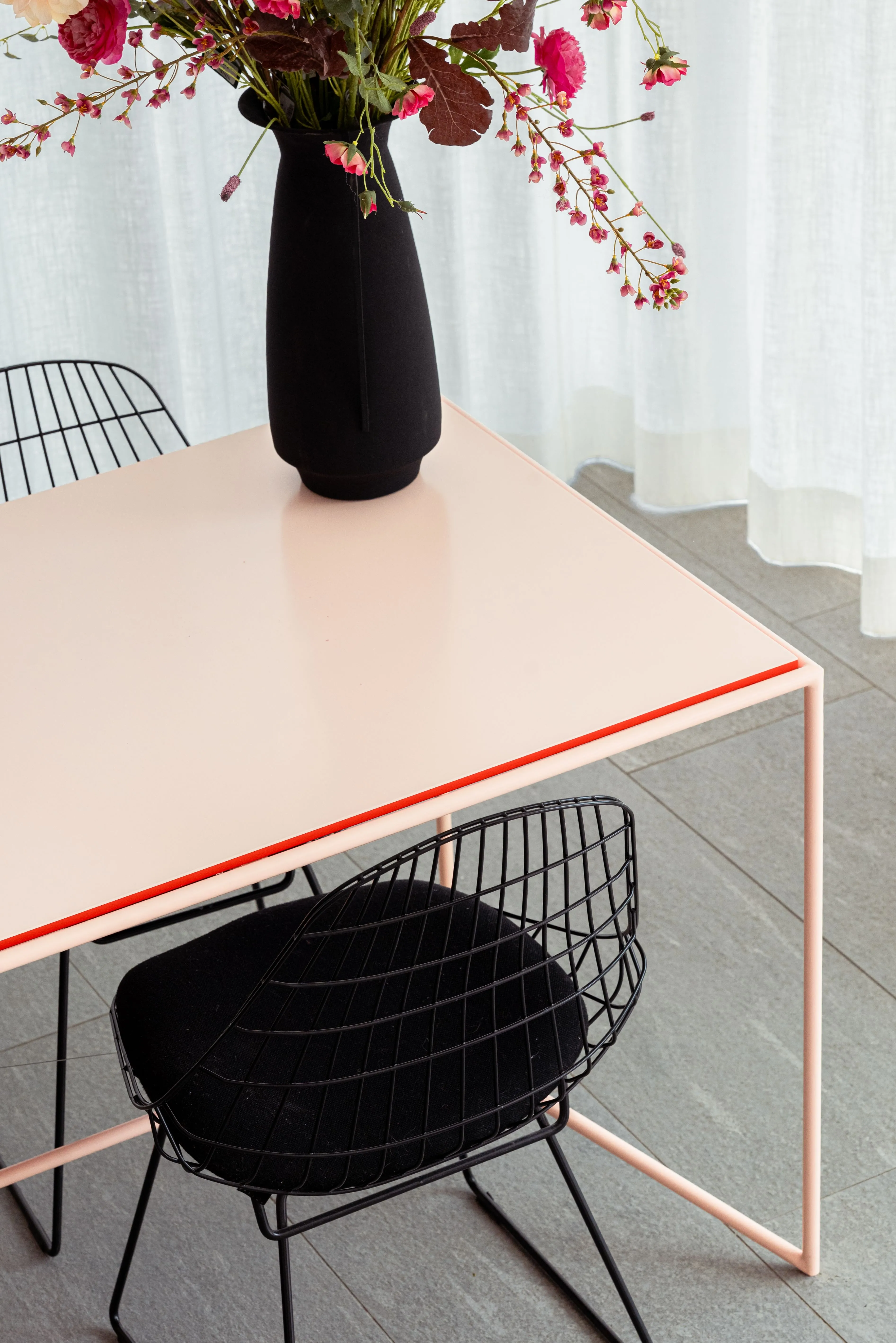 Buitenzicht koetshuis Destelbergen met PIET Moodshop styling