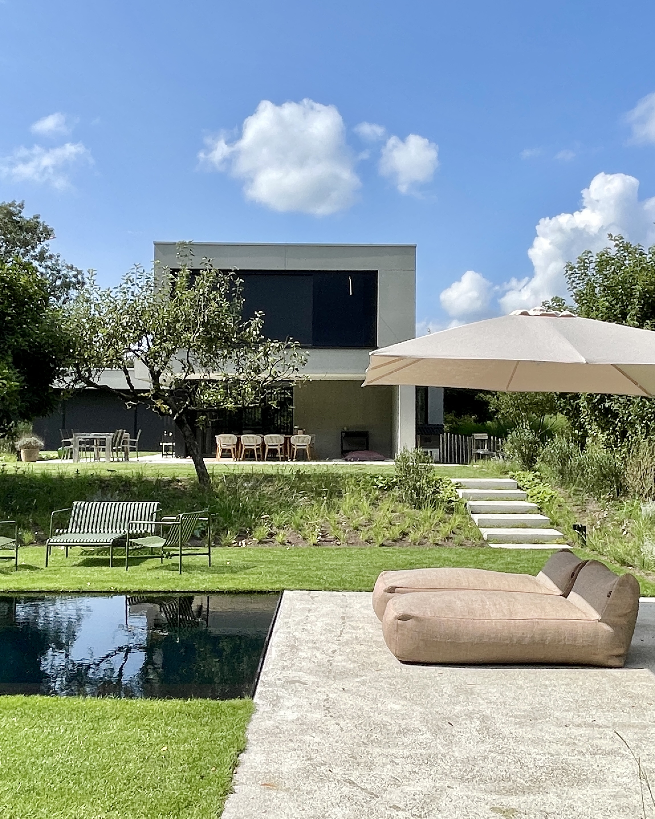 Harmonieuze tuin met zwemvijver Sint-Denijs-Westrem - exterieur styling PIET Moodshop